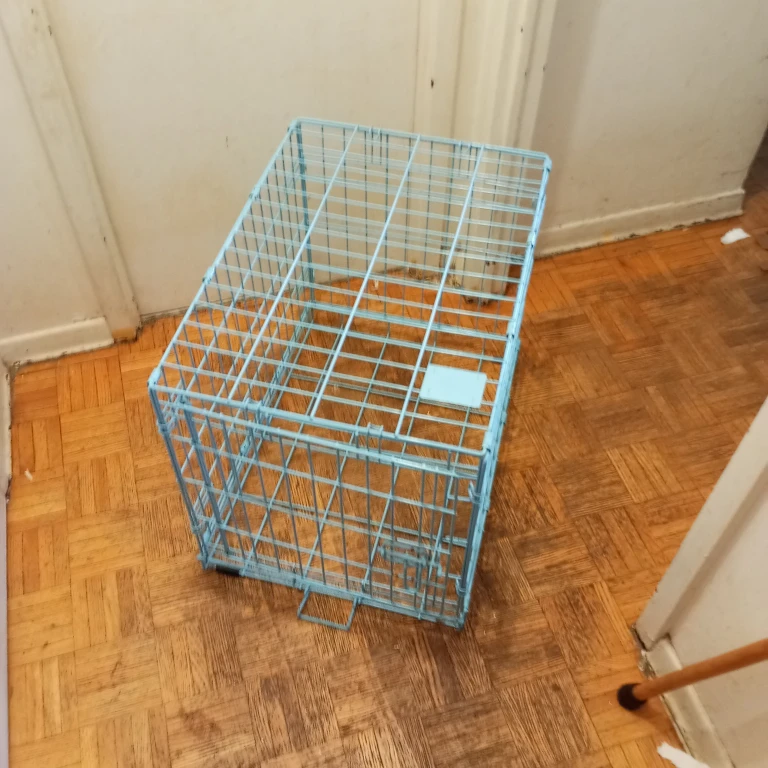 Light blue metal pet crate