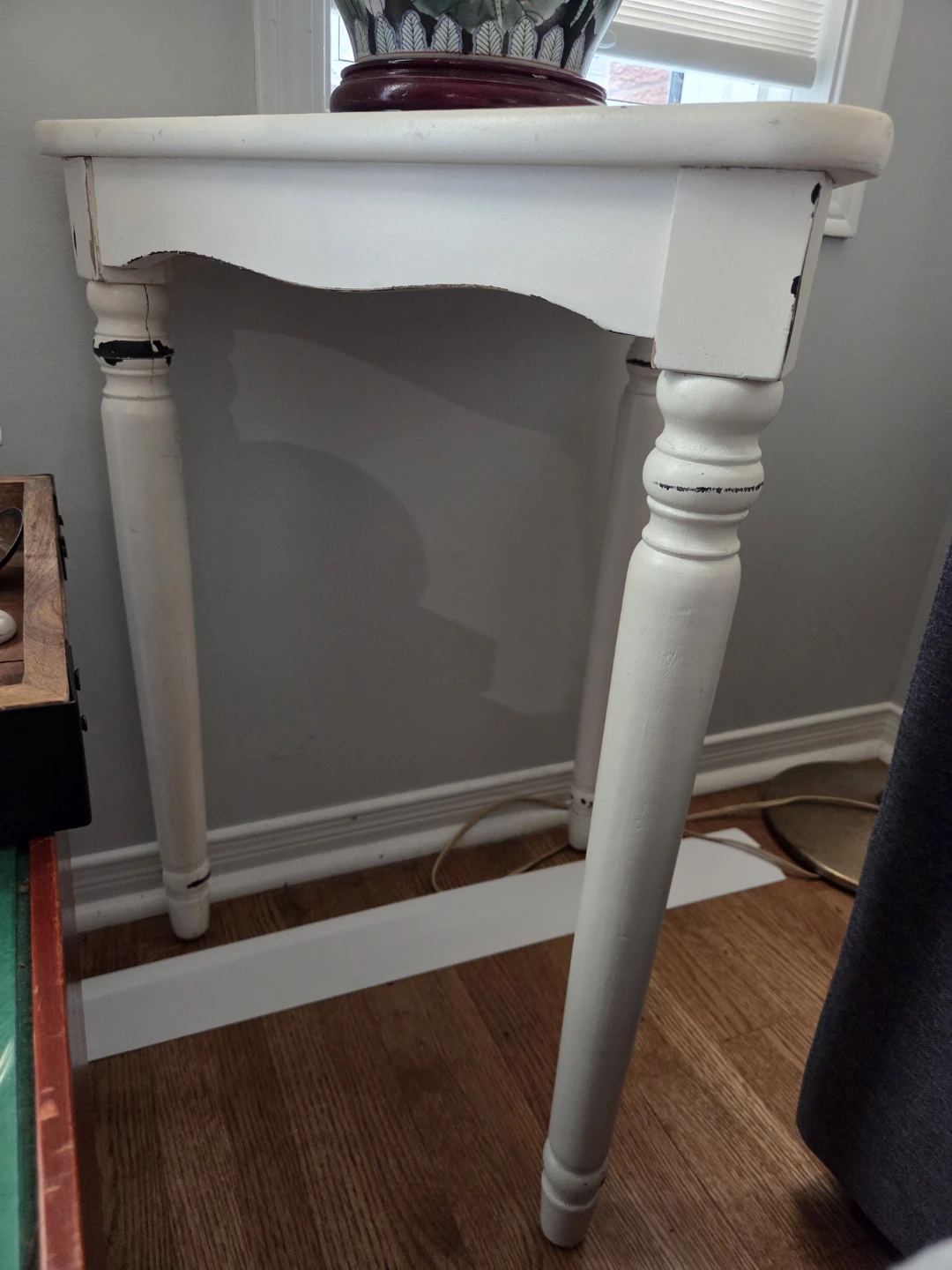 White triangle Accent Table - photo 2