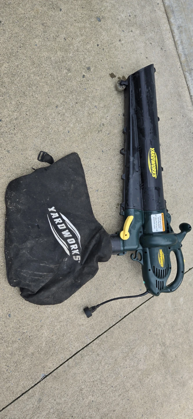 Yardworks Electric Leaf Blower/Vacuum