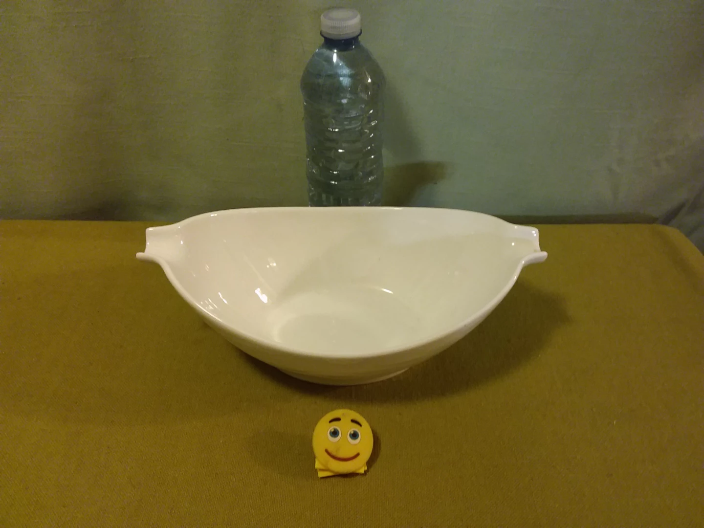 🏈  🍲 Like 🆕 Ceramic Serving Bowl 🍜
