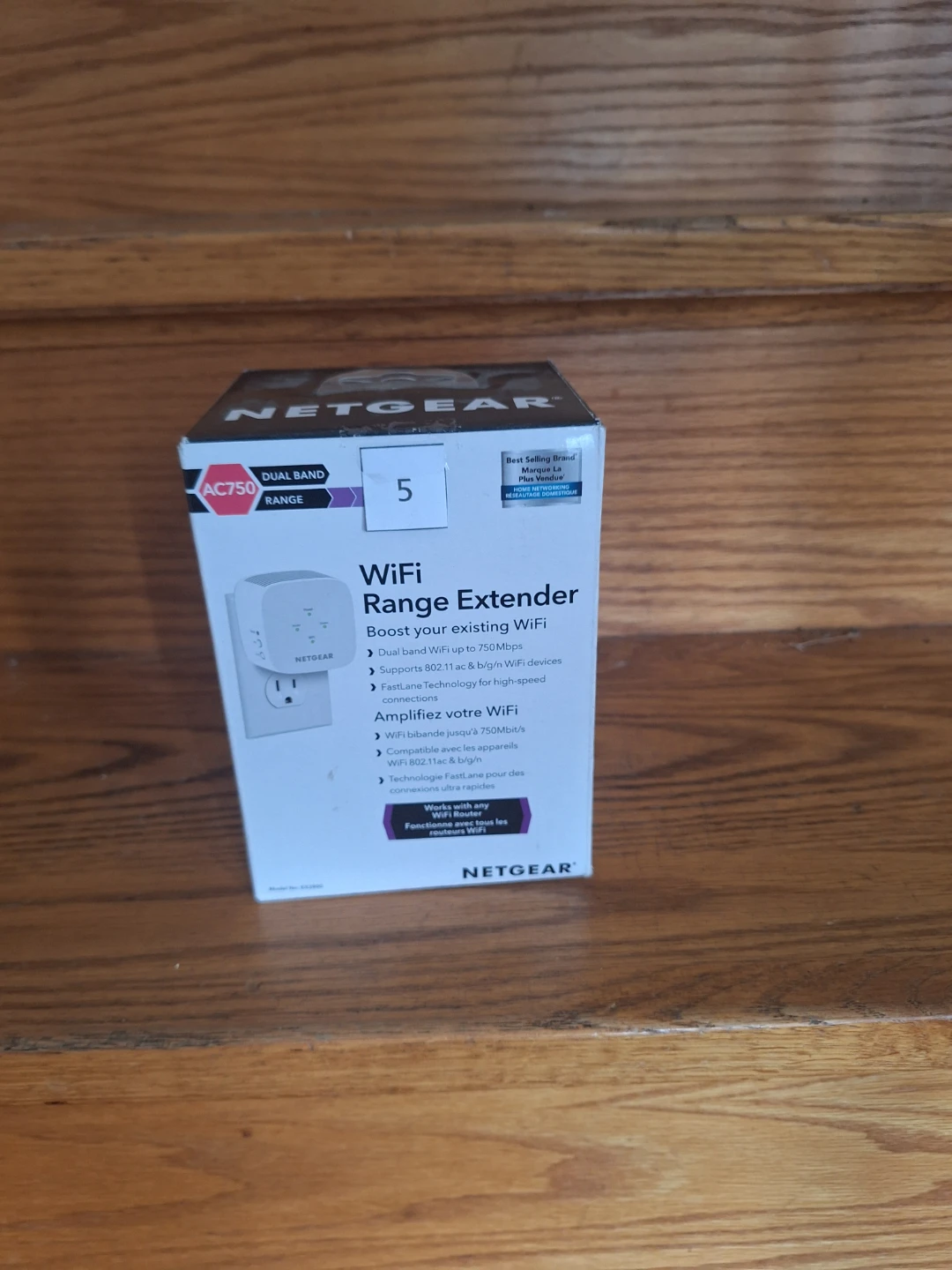 Netgear AC750 WiFi Range Extender - photo 2
