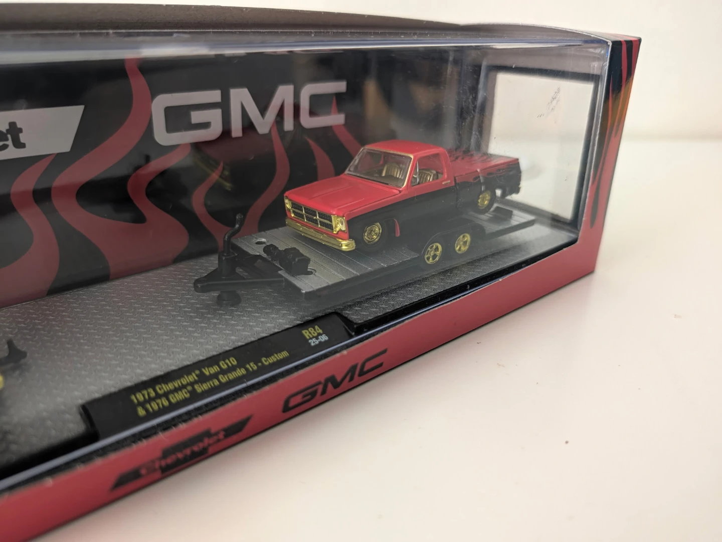 M2 Machines 1973 Chevrolet Van and 1970 GMC Sierra Grande - photo 3