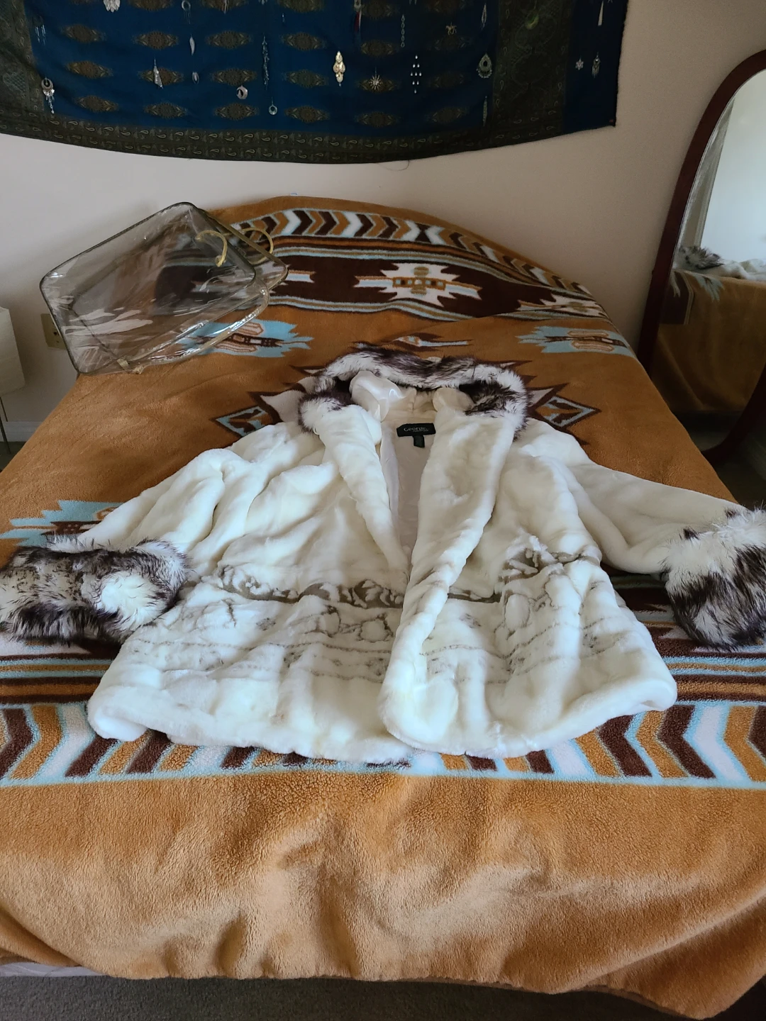 White faux fur parka with hood - photo 4