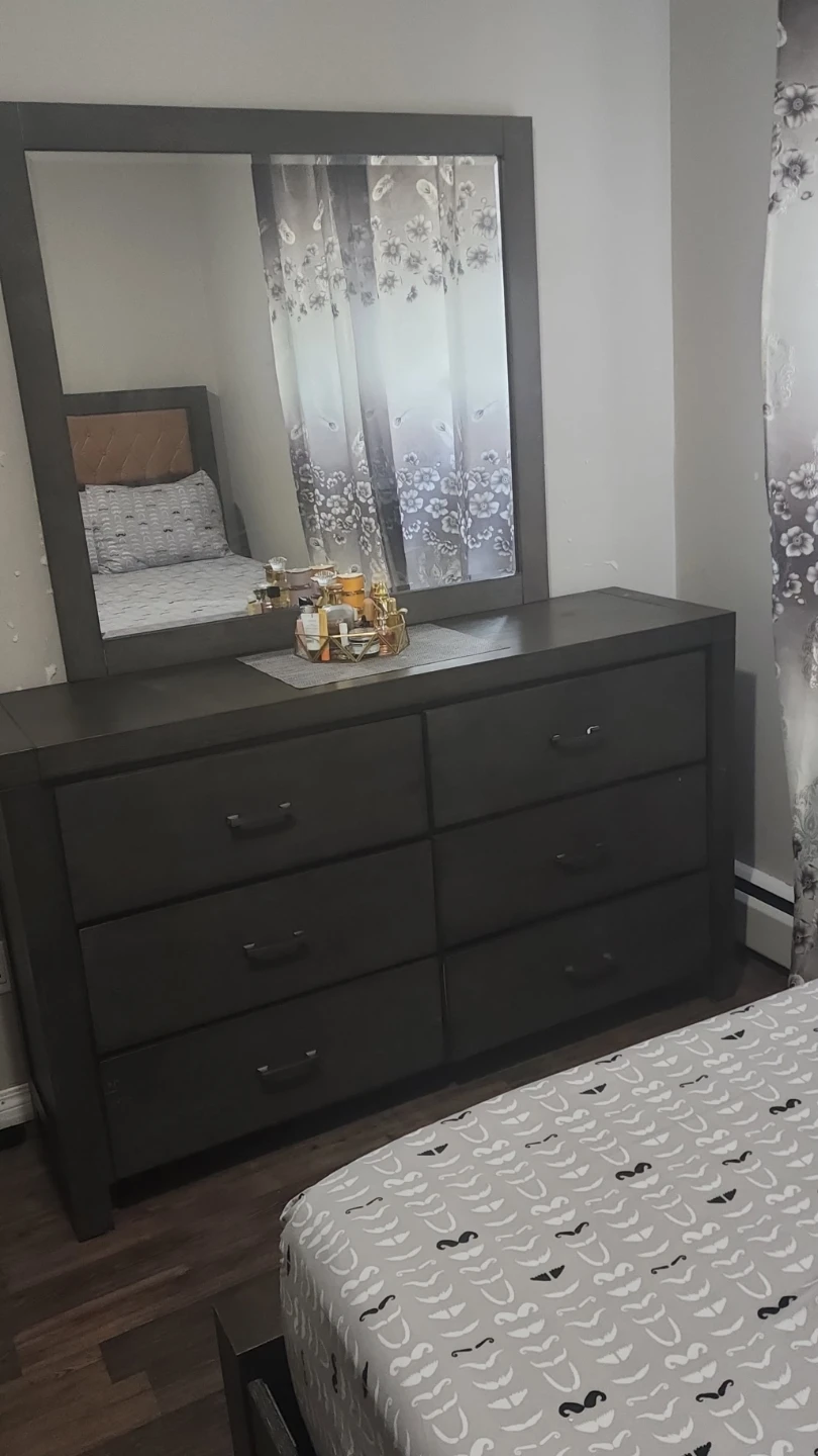 Queen size bedframe
