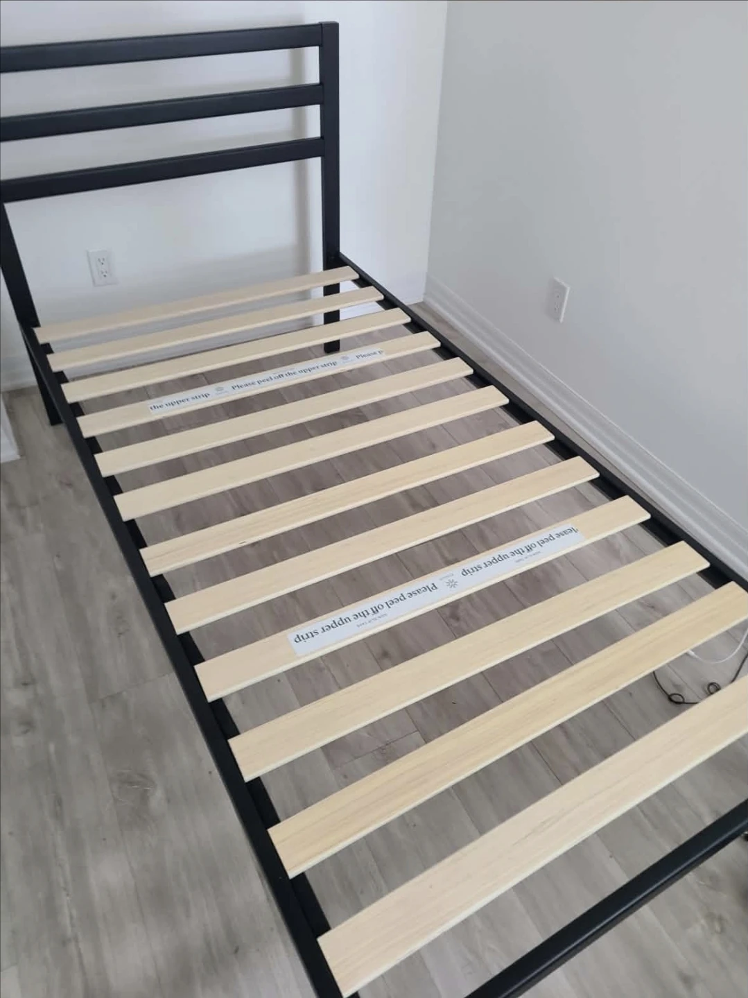 Twin frame and mattress - photo 2