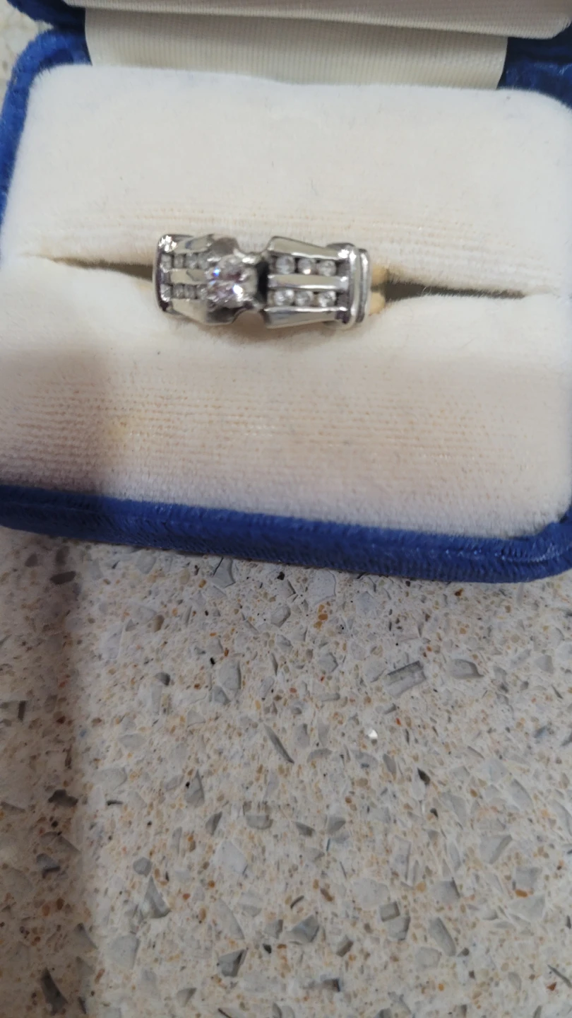 Diamond ring set in white and yellow gold. - photo 2