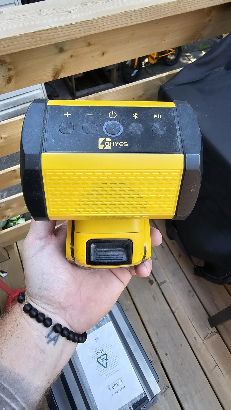 DEWALT 20V Speaker with 5Ah Battery - photo 2