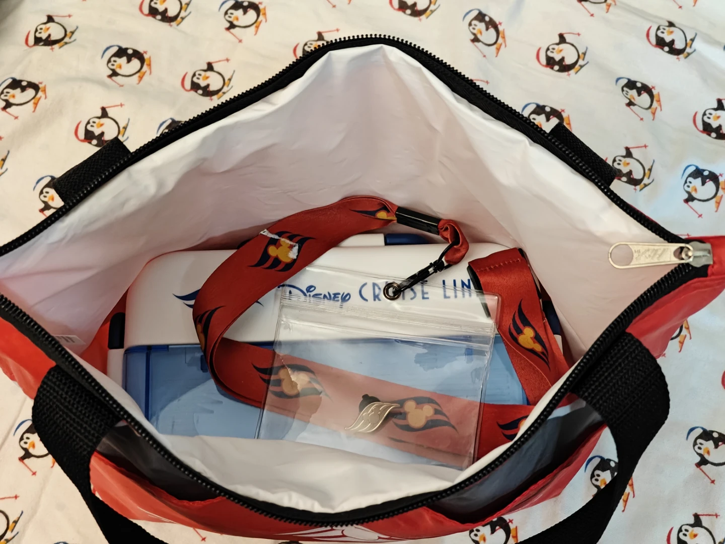 Disney Cruise Line Lunch Box and Bag Set - photo 3