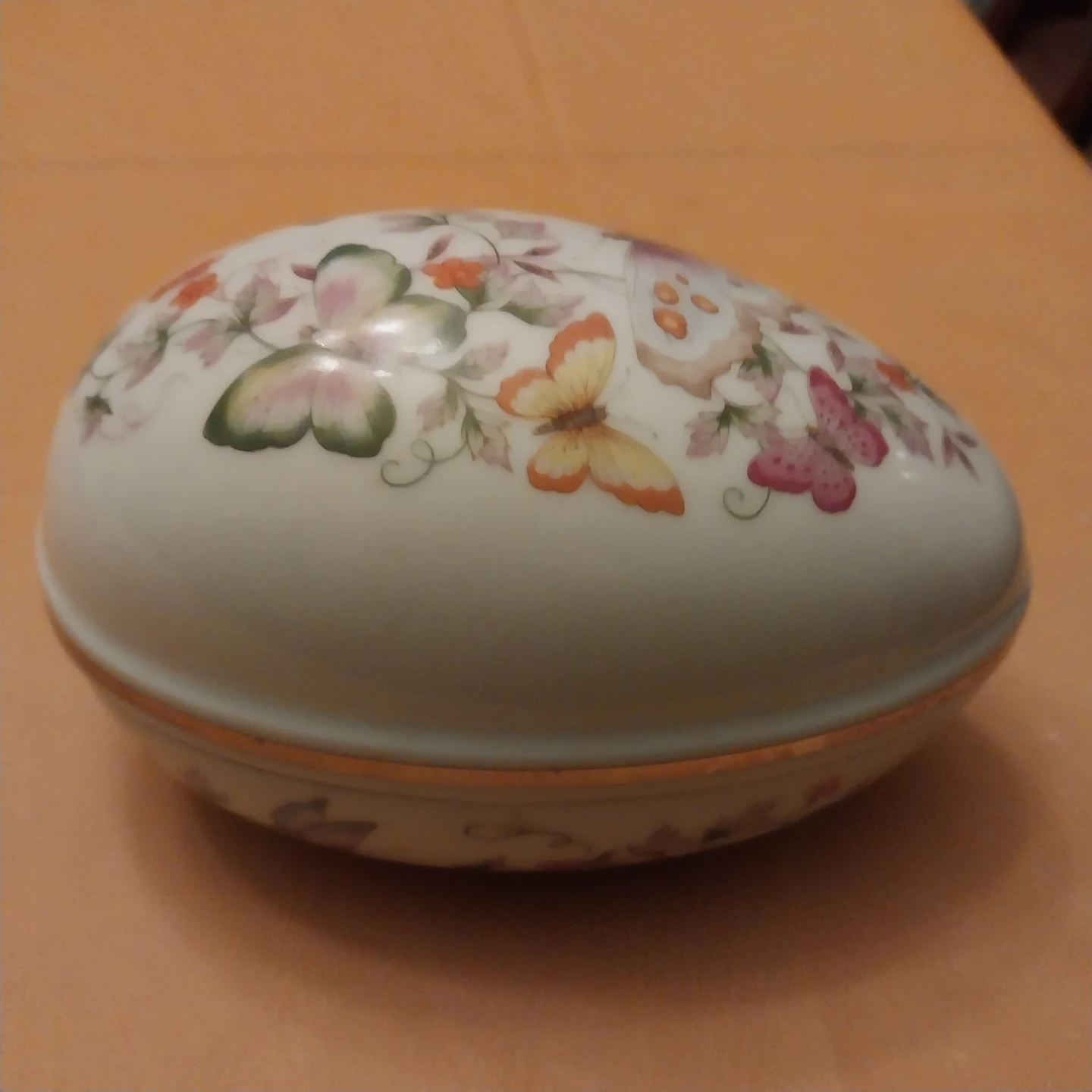🏈Vintage 1974 Avon Porcelain Butterfly Egg Trinket Box🏈