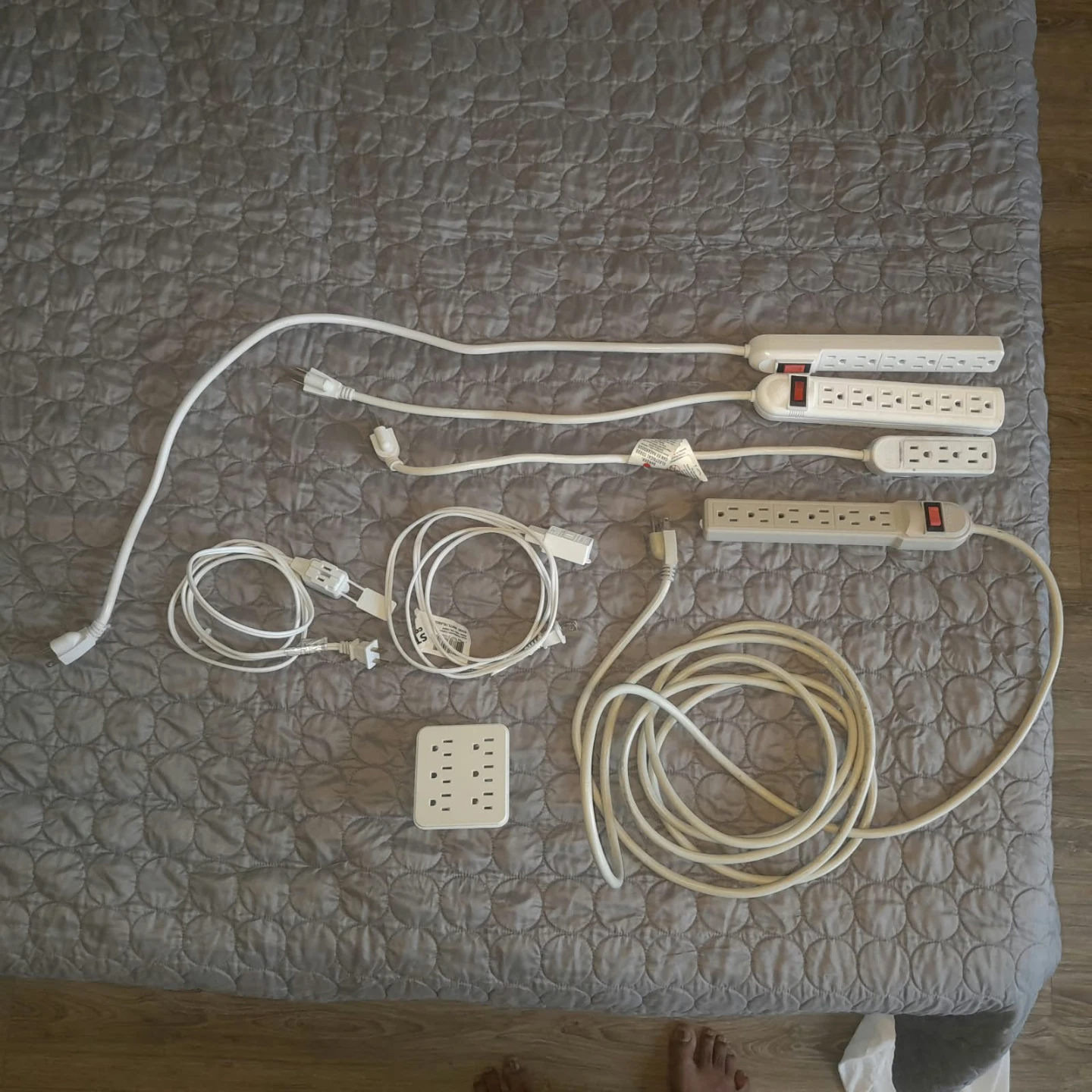 Assorted Power Bars and Extension Cords 🏈 - photo 2