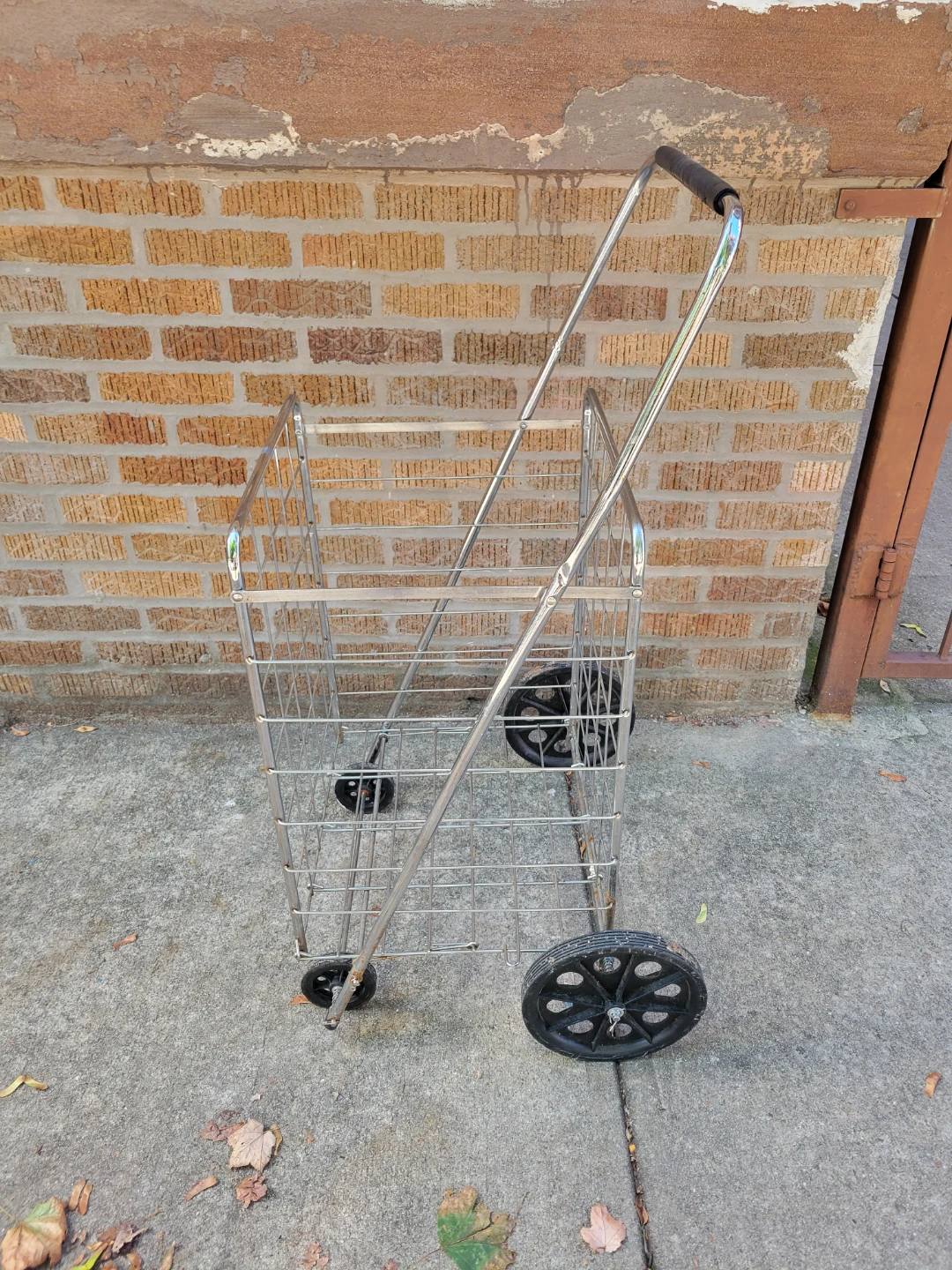 Folding Metal Shopping Cart - photo 2