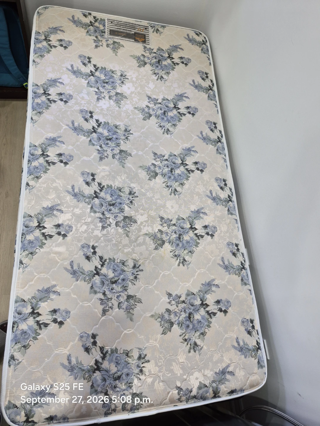 Single Twin mattress with floral pattern - photo 2
