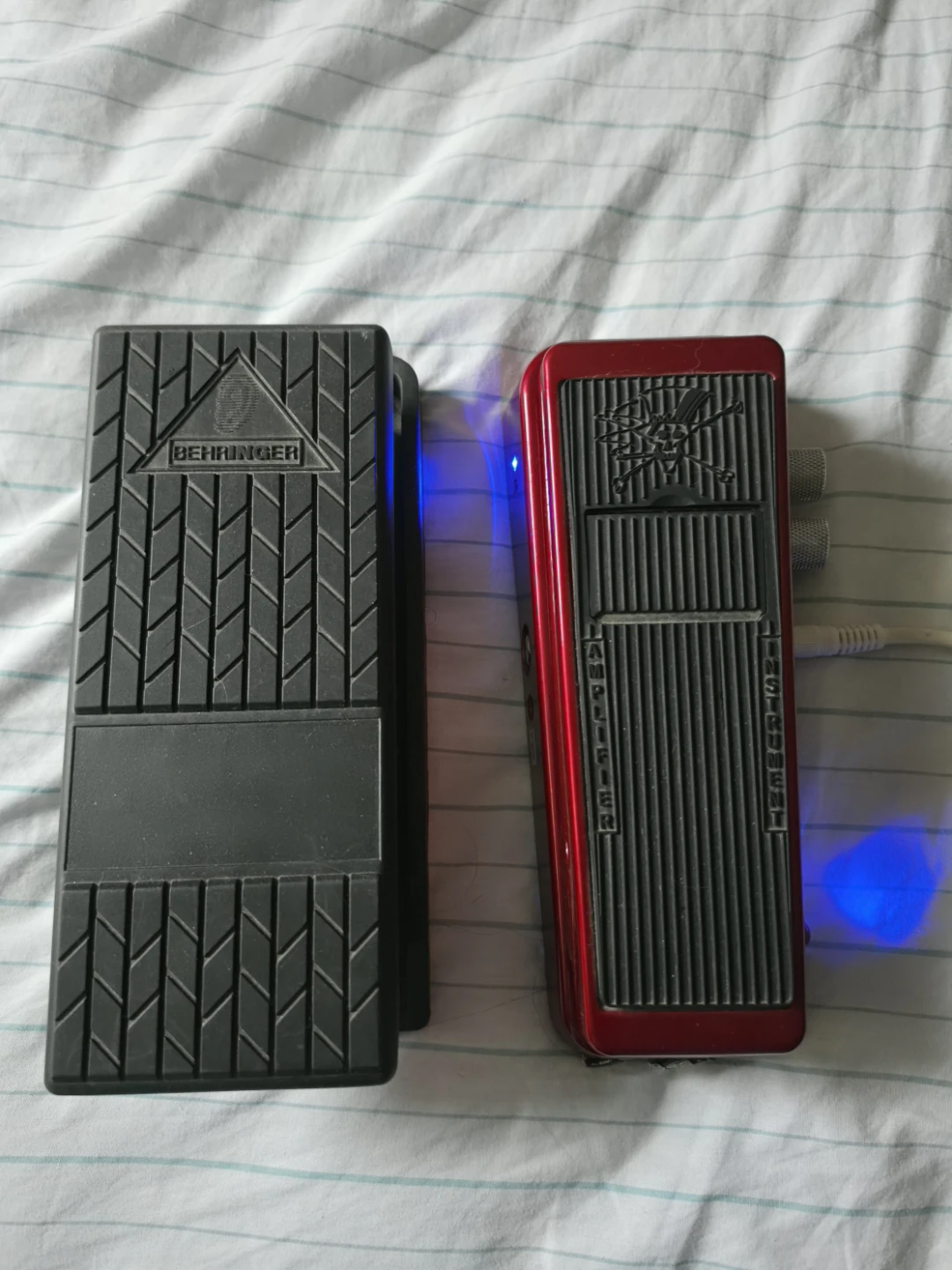 Dunlop Cry Baby Slash Wah Pedal and Behringer vokume pedal - photo 2