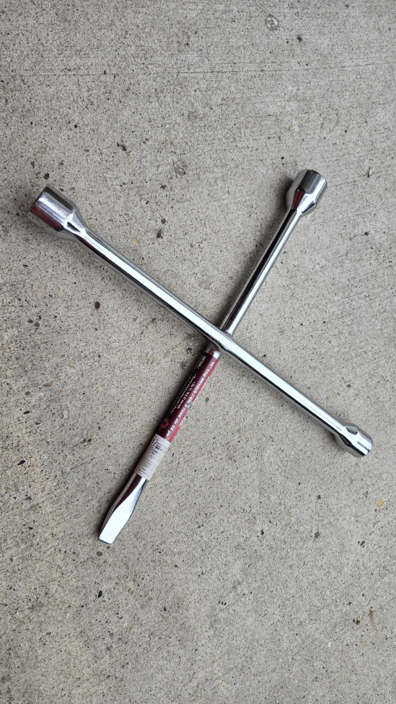 Motomaster 14" Lug Wrench - photo 2