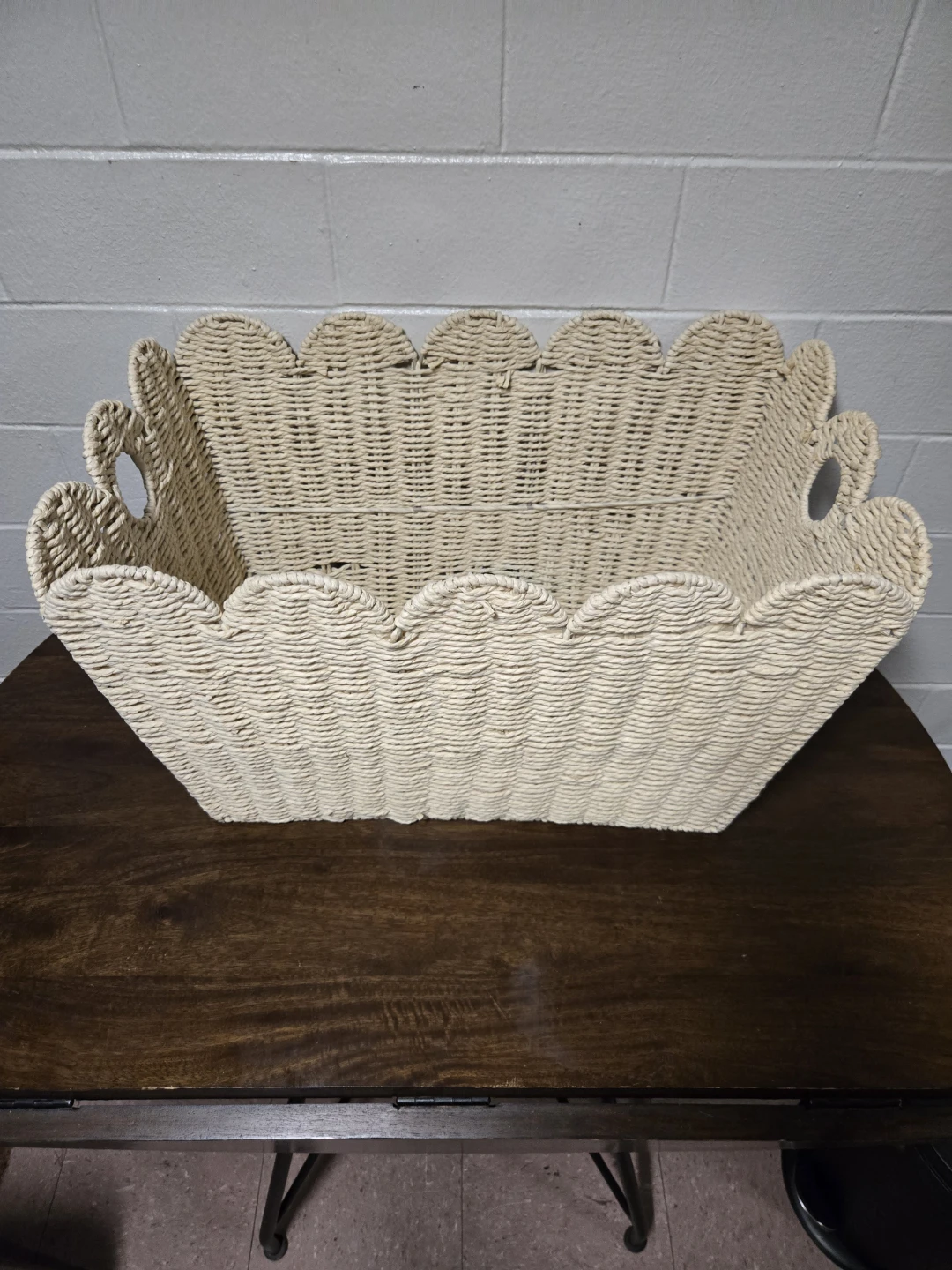 Scalloped edge woven storage basket - photo 2