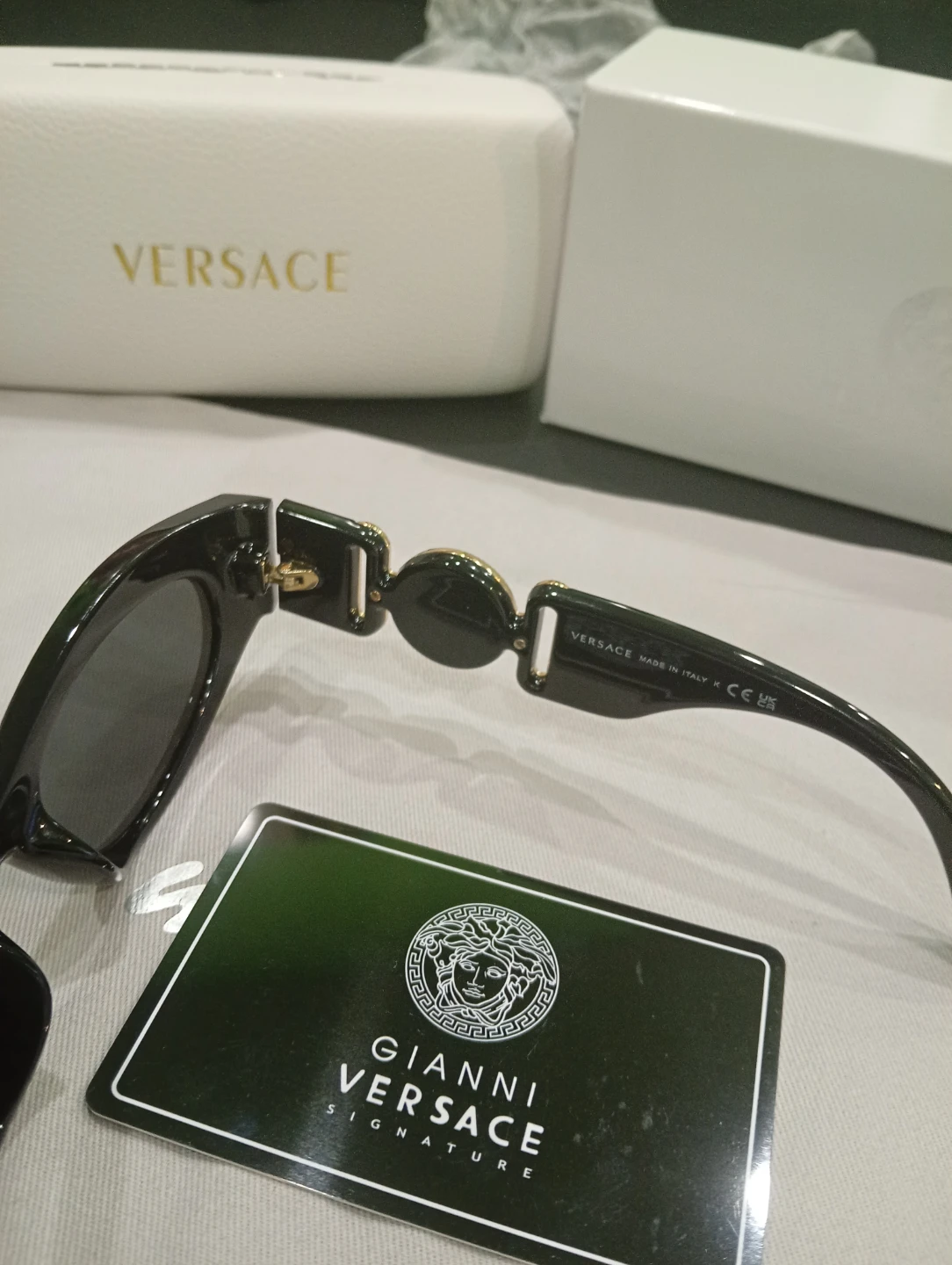 Versace Black Sunglasses unisex - photo 3