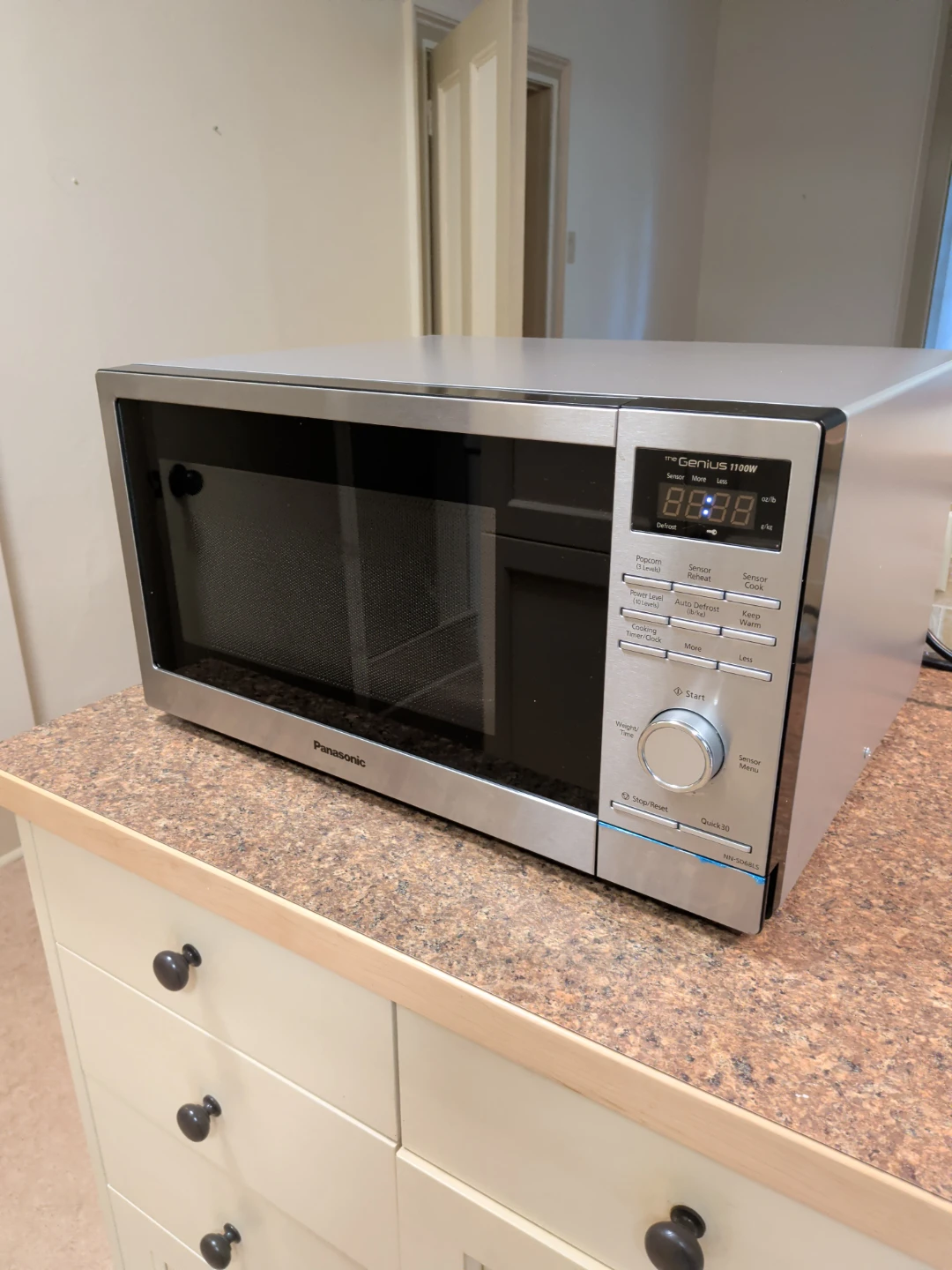 Panasonic The Genius 1100W Microwave