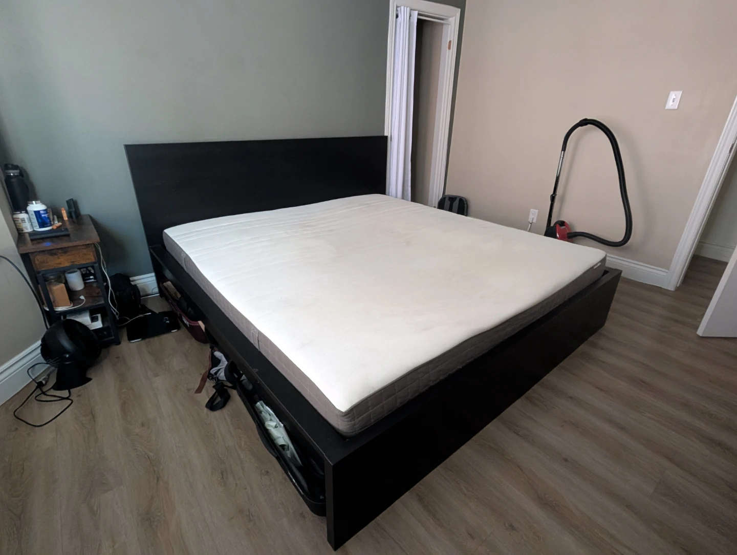 King Bed + Mattress 🌜