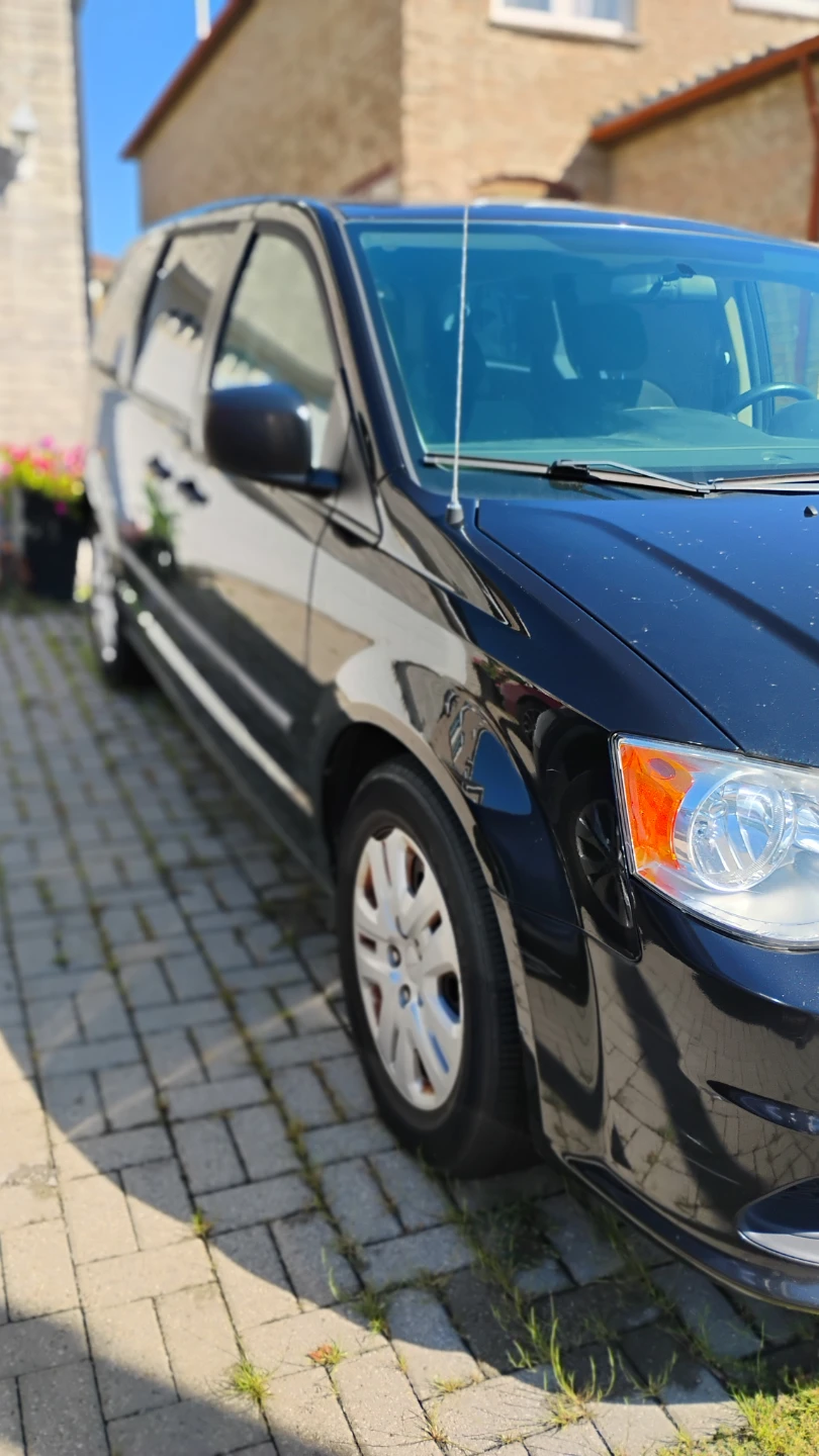 Dodge Grand Caravan Black - photo 2