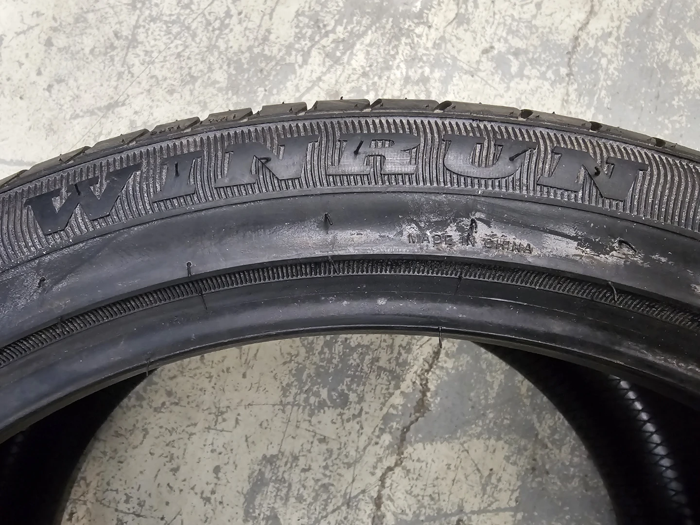 295/35 R20 ALL SEASON TIRE (1 ONLY) - photo 3