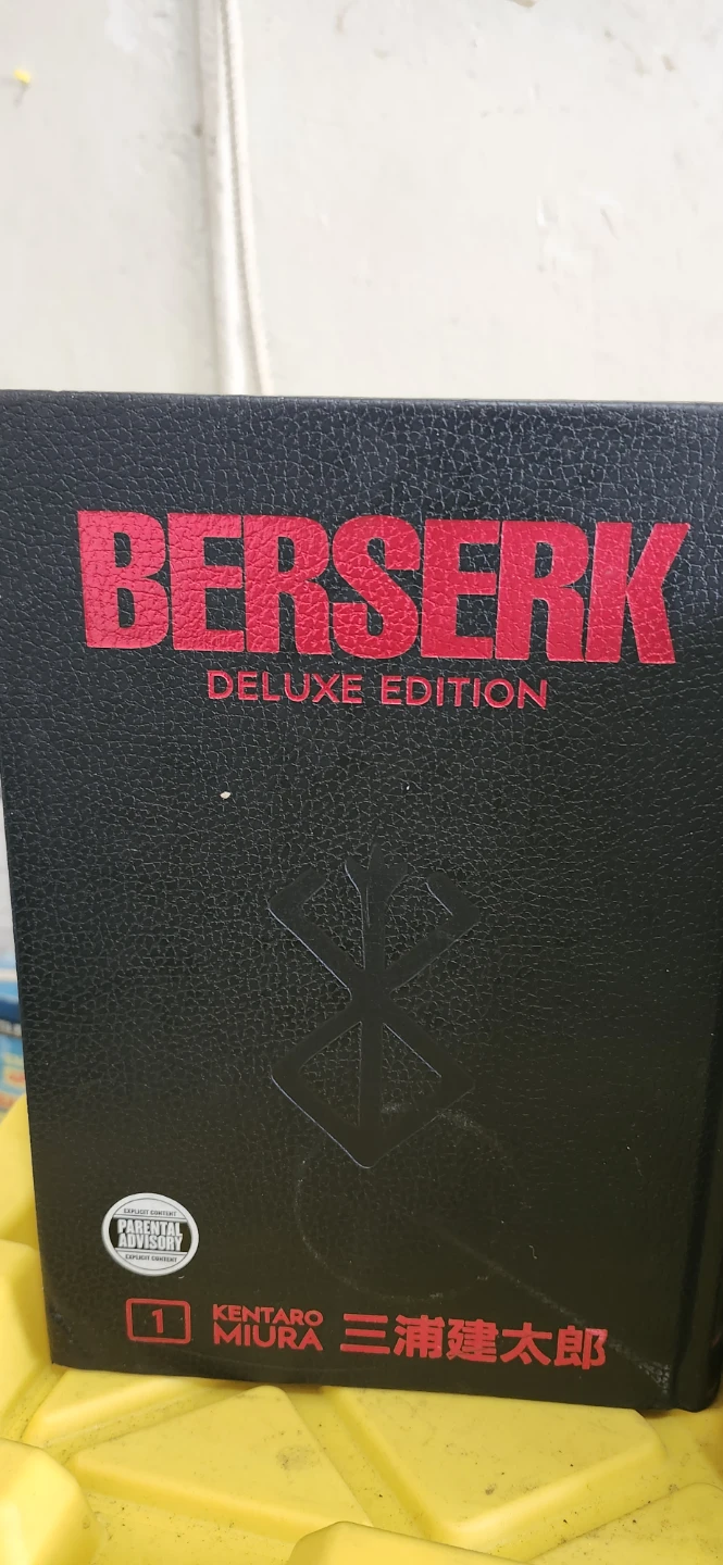 Berserk Deluxe Edition Volume 1