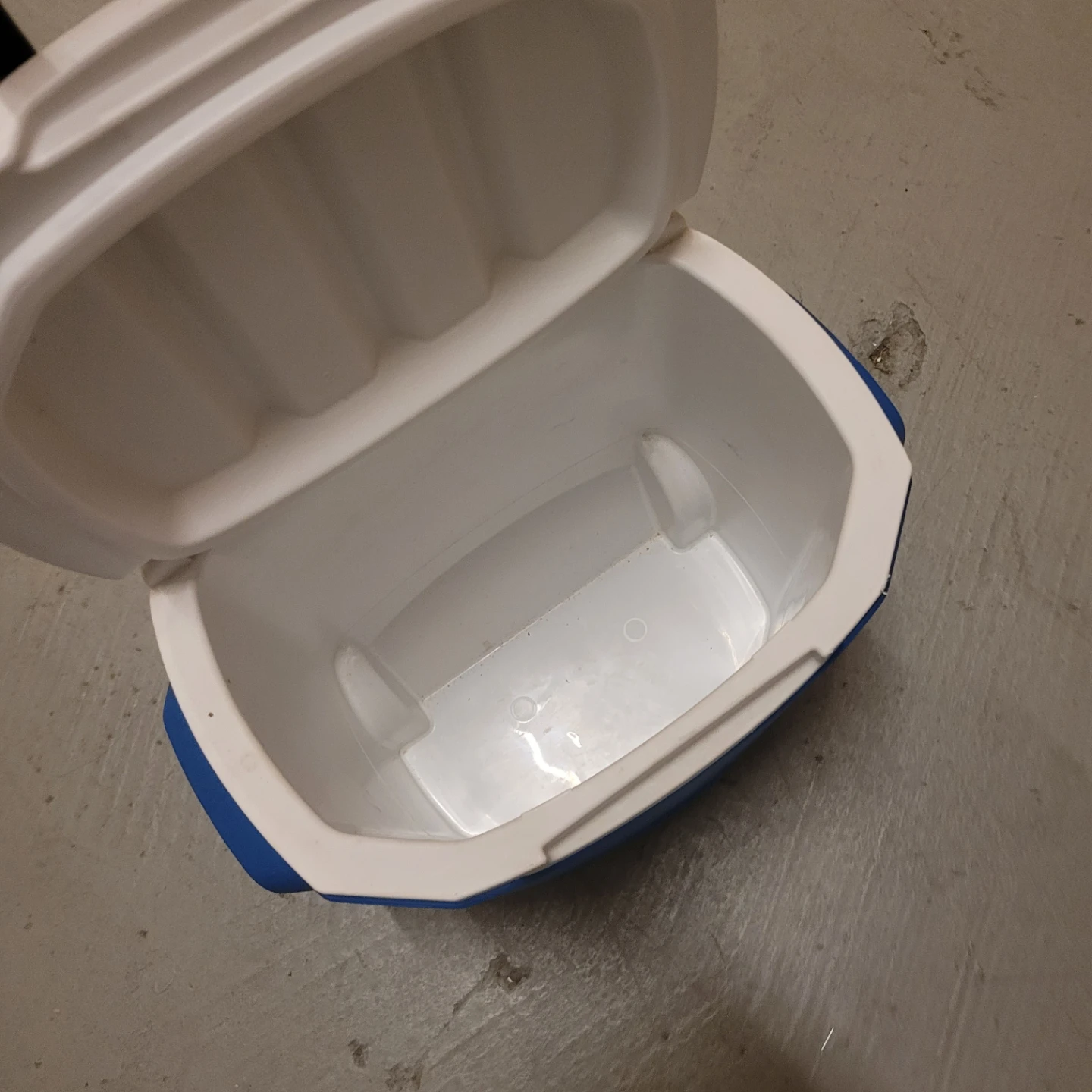 Coleman Rolling Cooler - photo 3