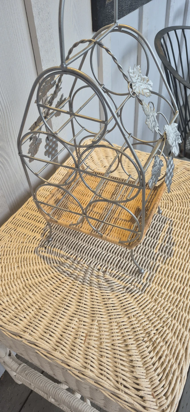 Metal Wine Rack with Grape Design - photo 2