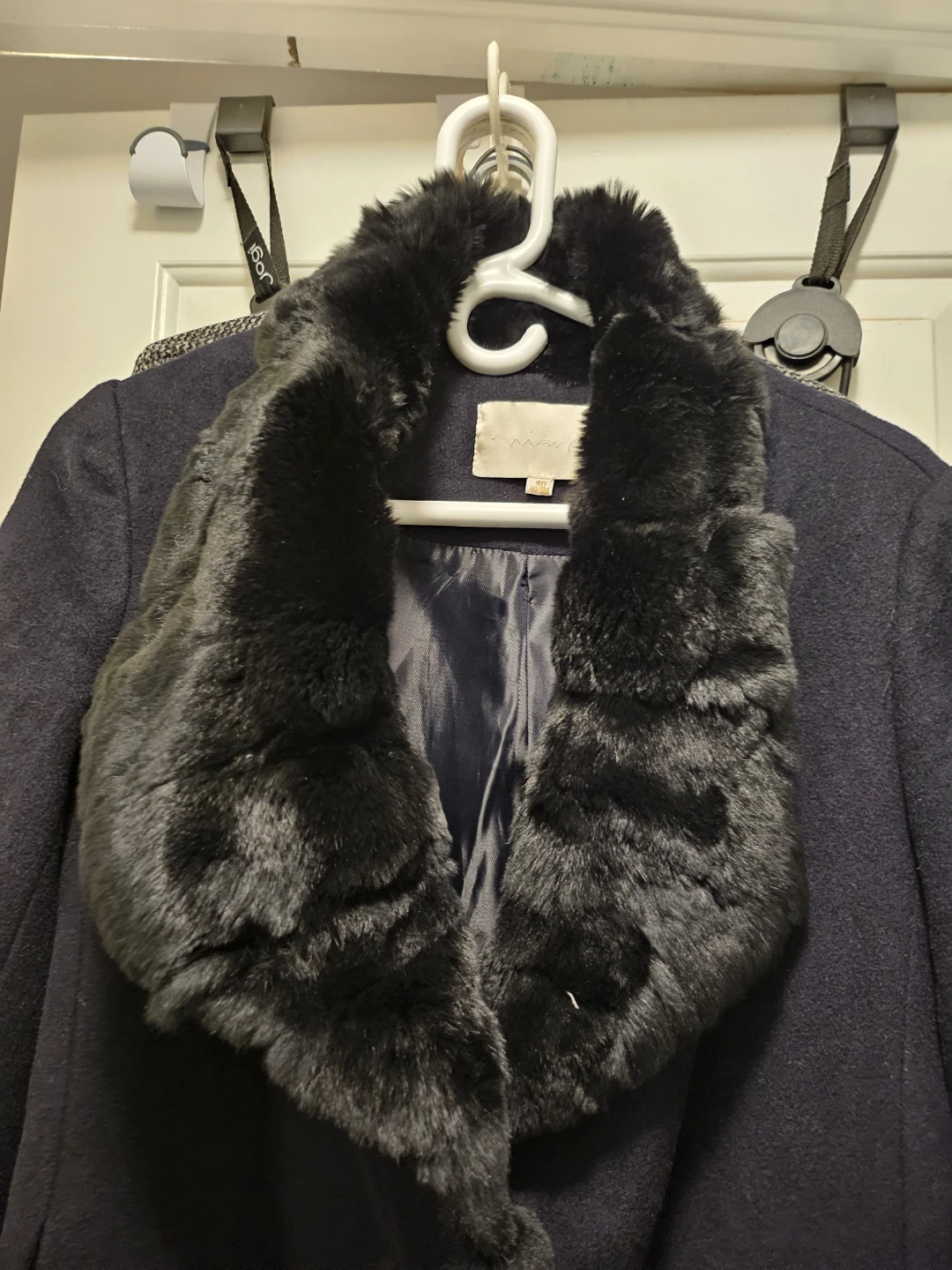 Miss K Black Coat with Faux Fur Collar. 🏈 - photo 2