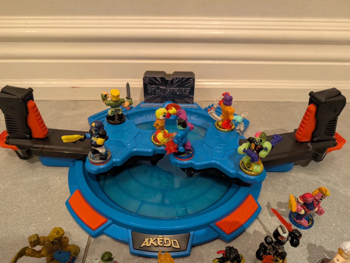 Akedo Ultimate Battle Arena with Figures - photo 2