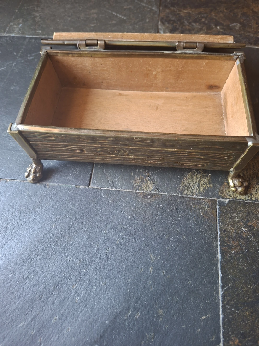 Vintage 1930s-style tabletop cigar box / trinket humidor. - photo 2