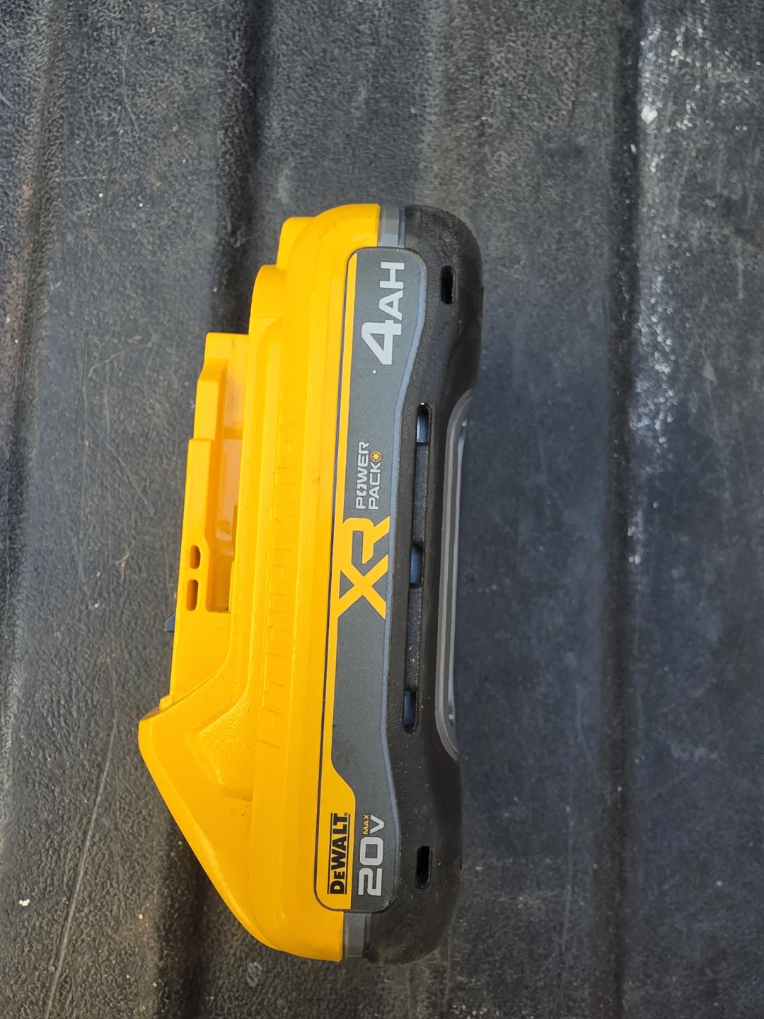 DEWALT DCB2104 20V MAX XR 4Ah Battery Pack - photo 4