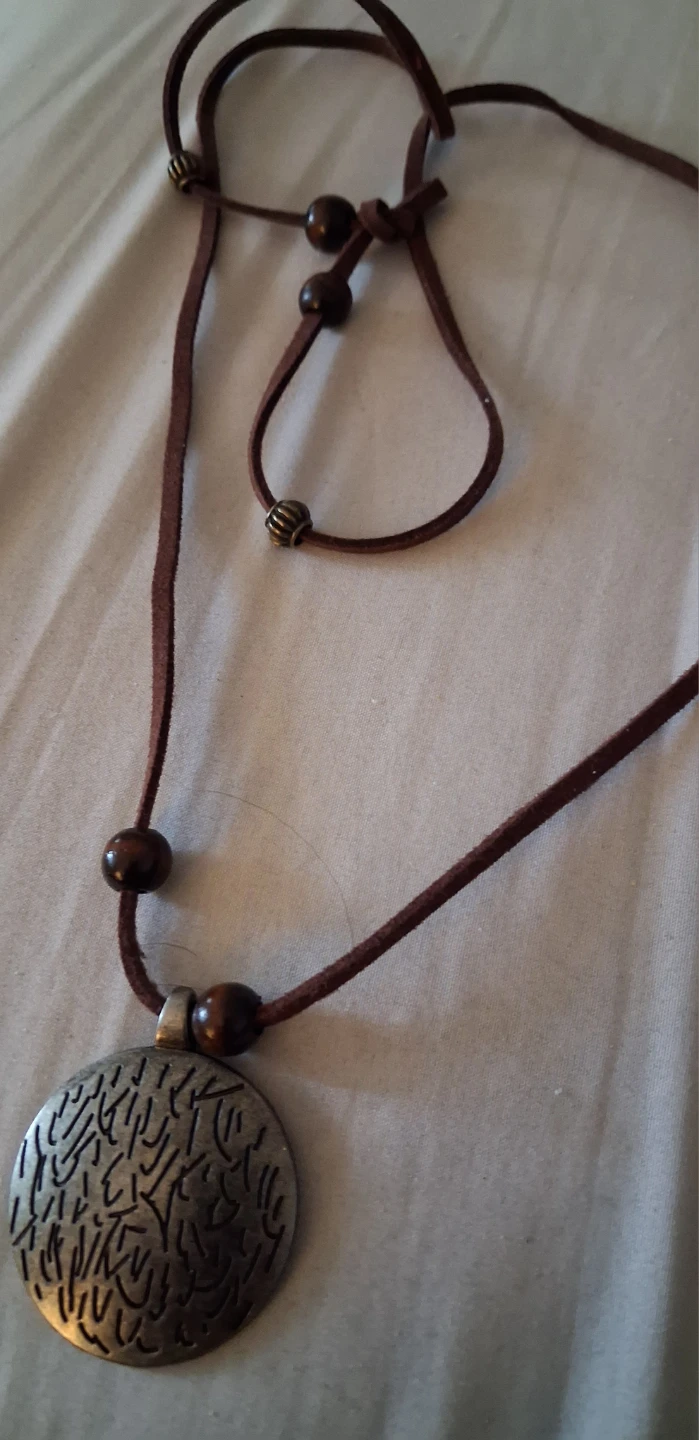 Set of three beaded bracelets and necklace - photo 3