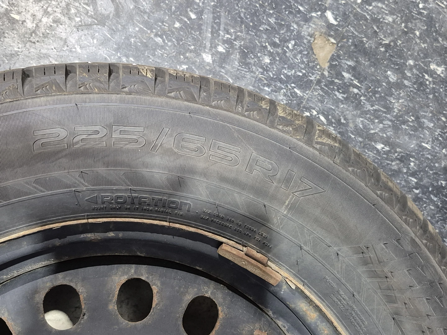 Set of 4 Studded Winter Tires 225/65R17 with steel rims - photo 5