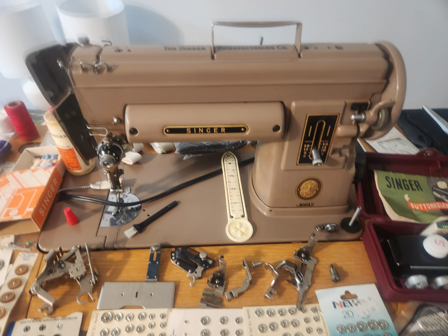 Vintage Singer Sewing Machine with Accessories