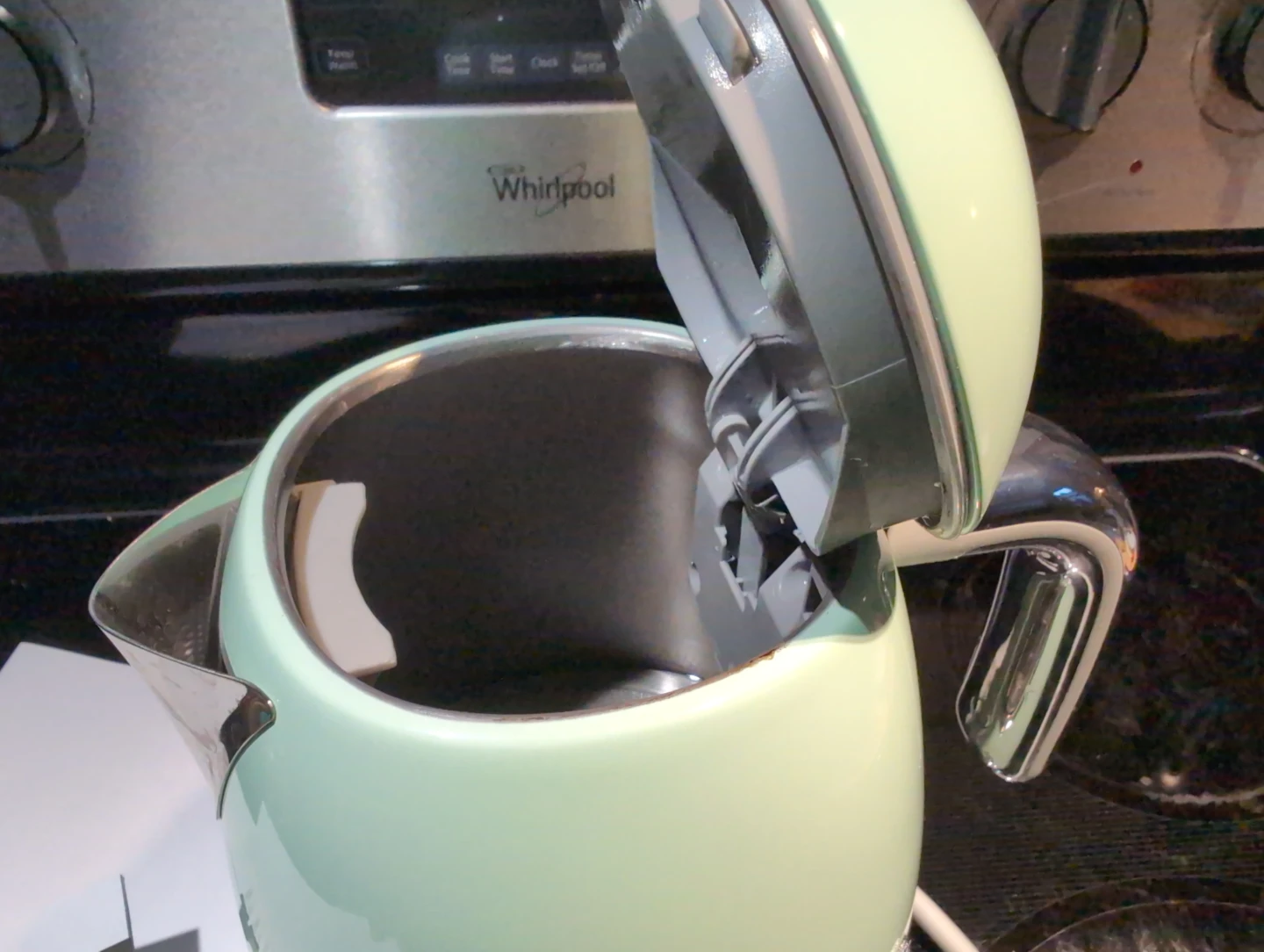 Smeg Retro 50s Pastel Green Electric Kettle - photo 3