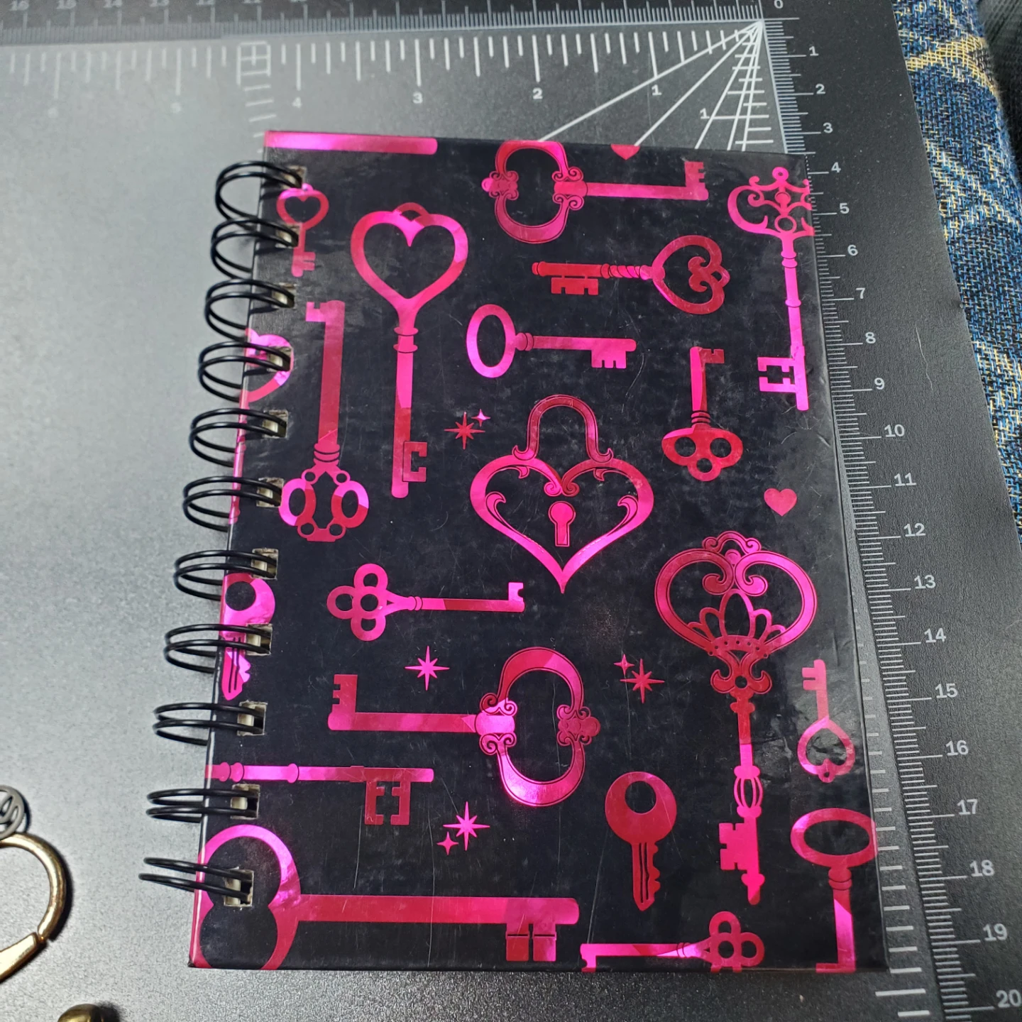 Assorted Key and Lock Charms & Small Notebook 🏈 - photo 2