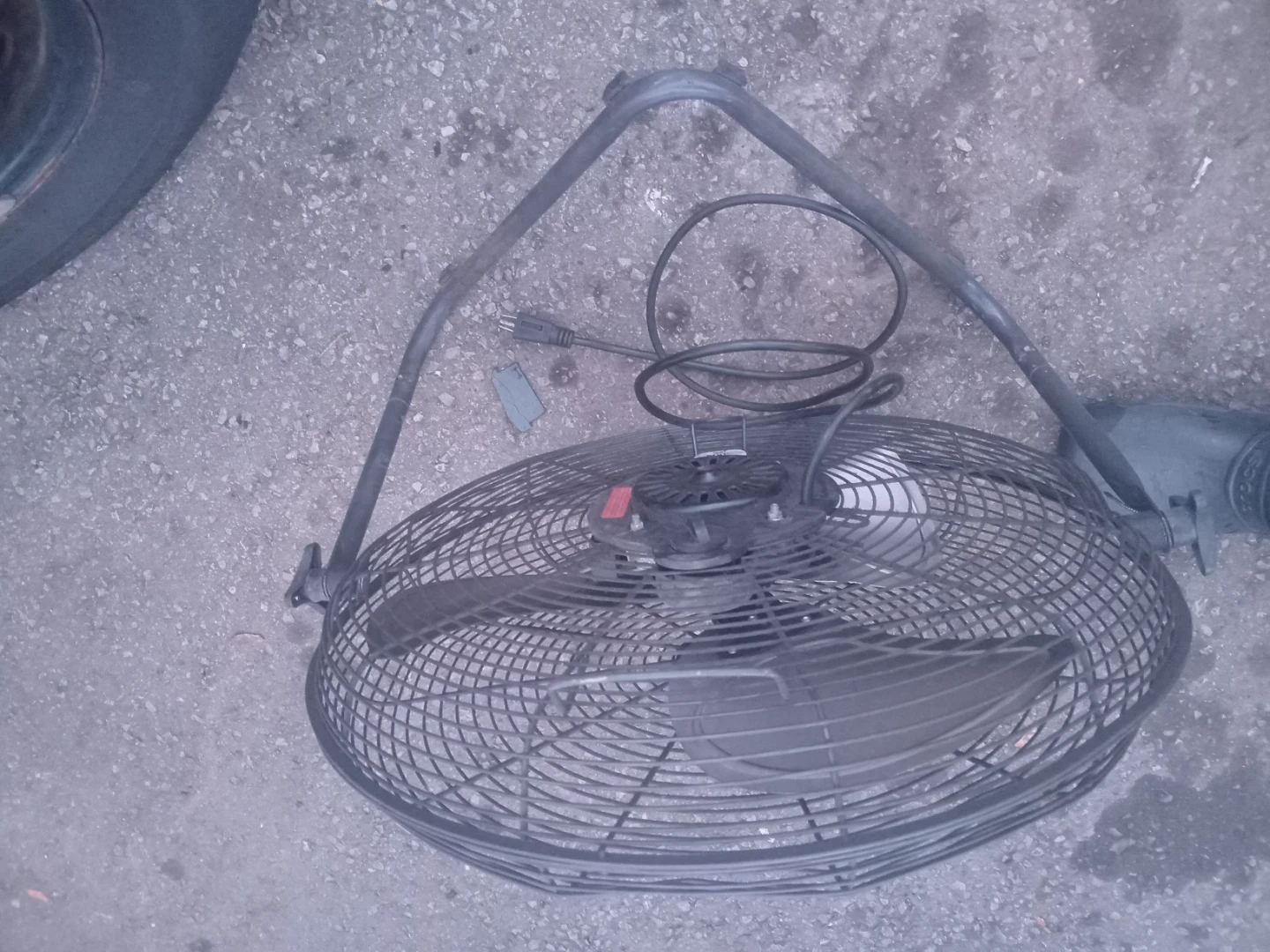 20-inch 3-Speed High Velocity or Black Metal Pro Floor Fan - photo 3