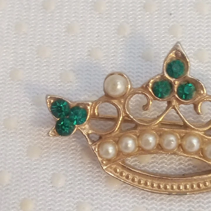 Vintage Gold Tone Jewelled  Crown Pin Brooch Costume Jewelry - photo 5