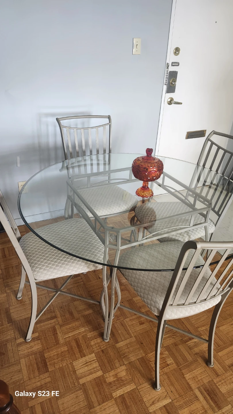 Round Glass table,  4 chairs - photo 2