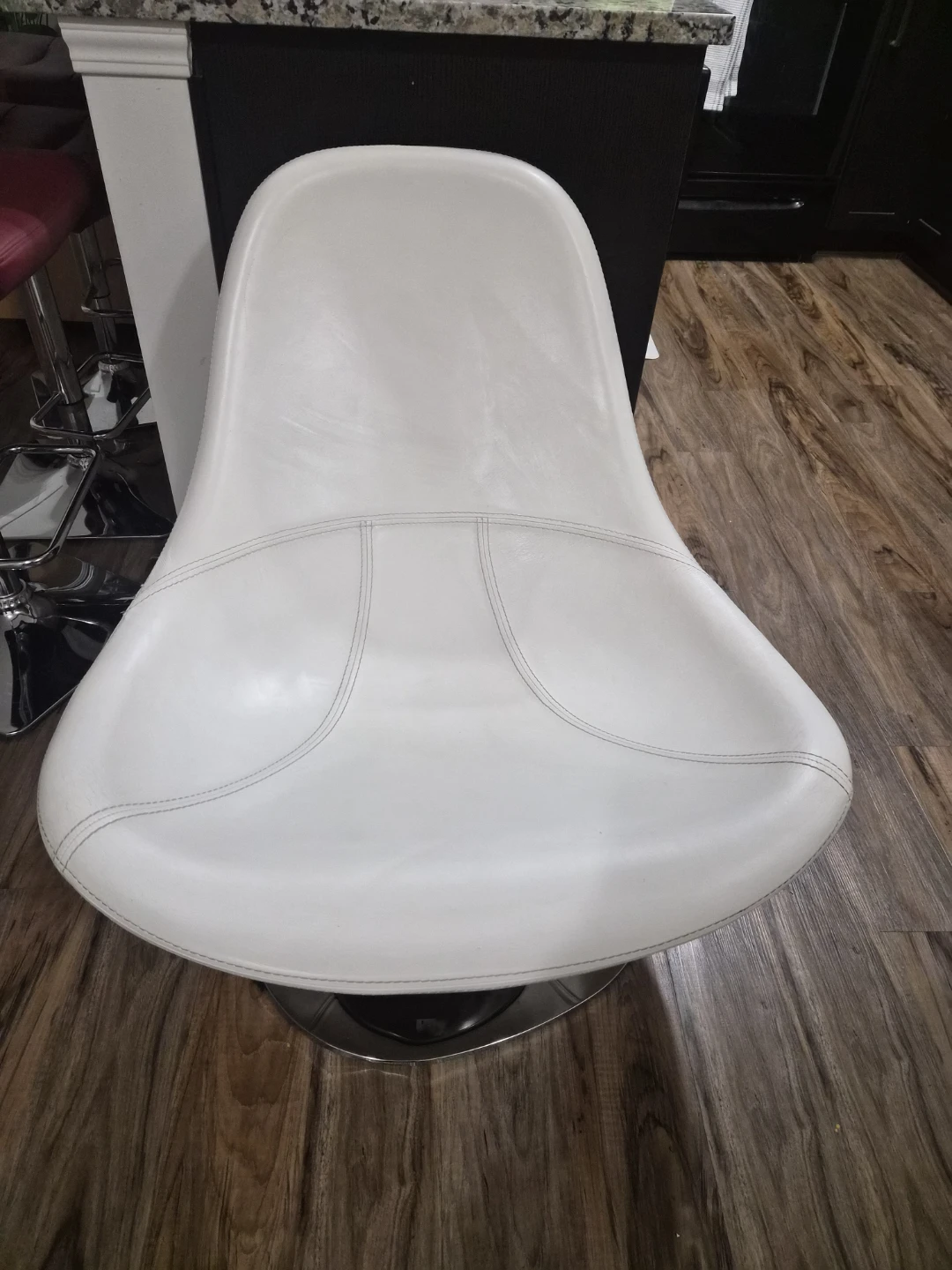Modern White Swivel Chair