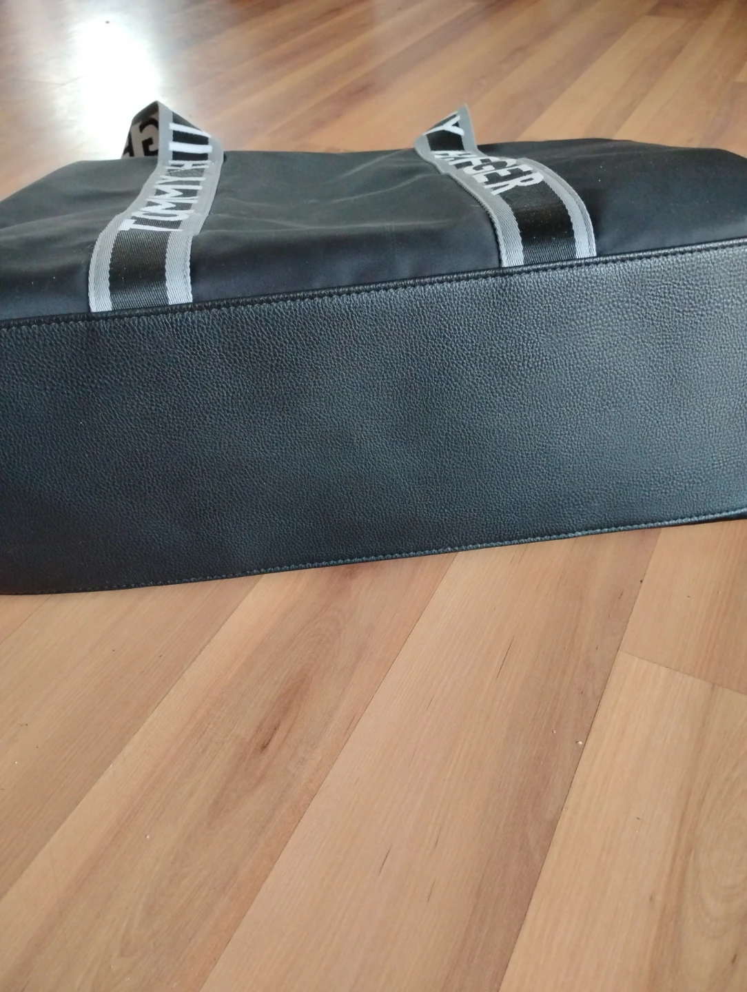 Tommy Hilfiger Black Duffle Bag - photo 5