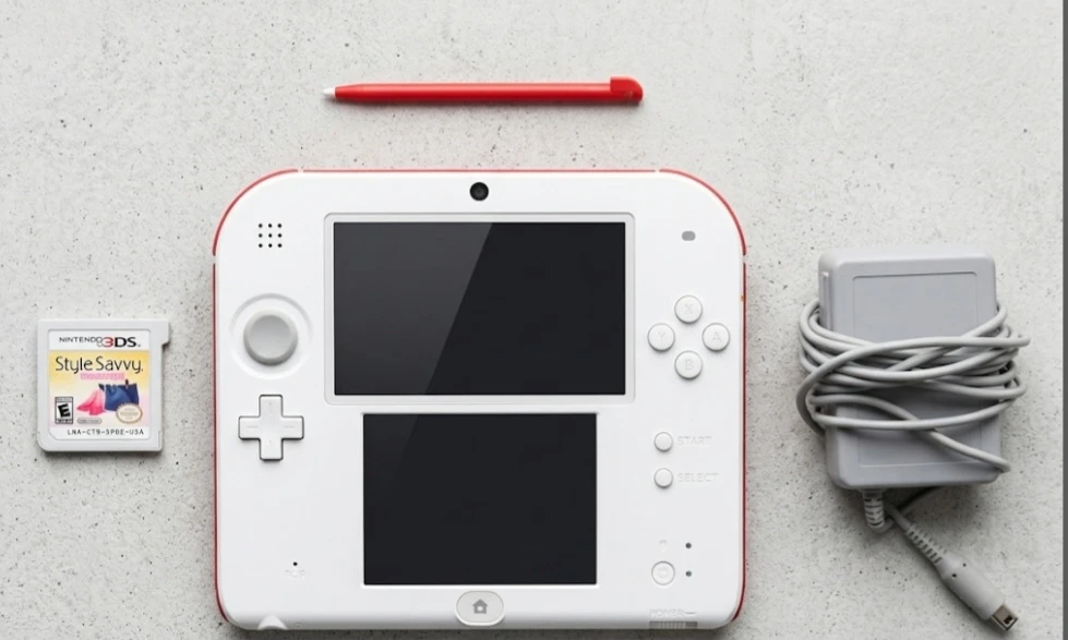Nintendo 2DS  + Game Style Savvy Bundle