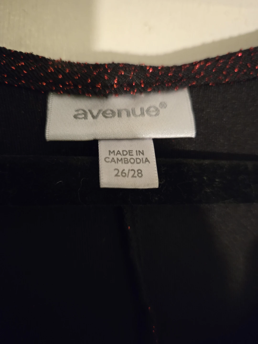 Avenue Black and Red Shimmer Tunic - photo 2