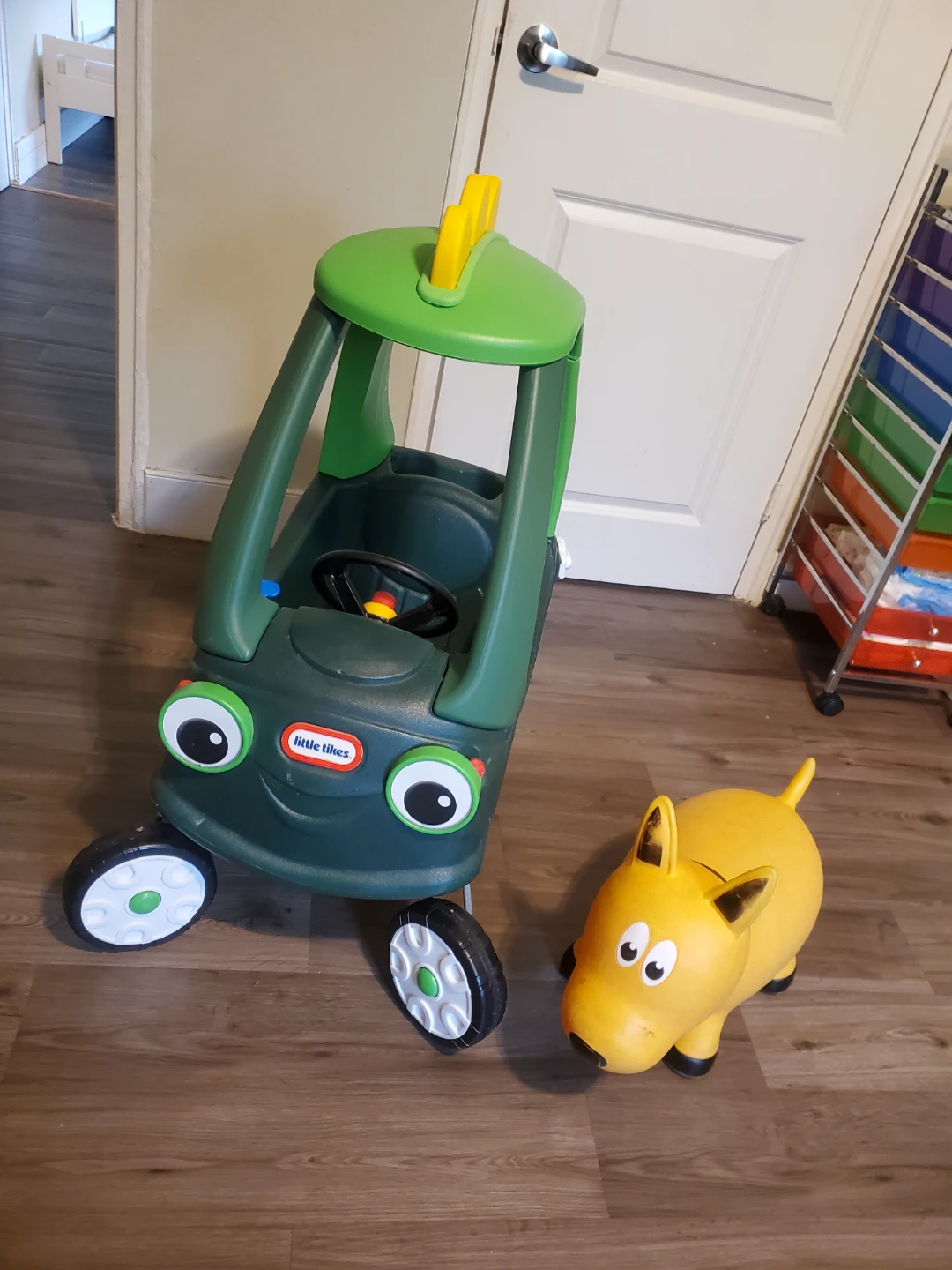 Little Tikes Dinosaur Cozy Coupe 🏈