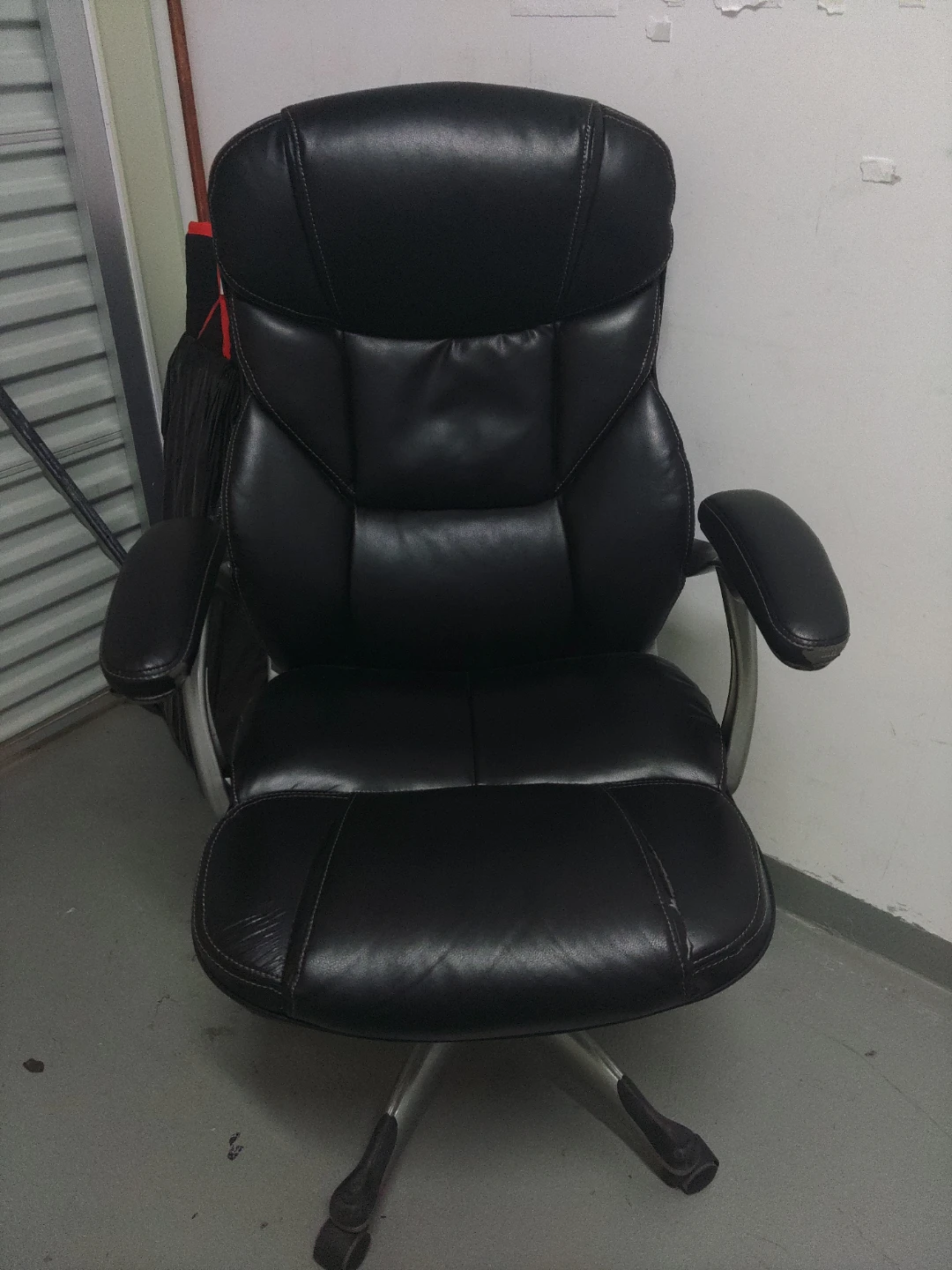 Black Faux Leather Executive Office Chair - photo 2