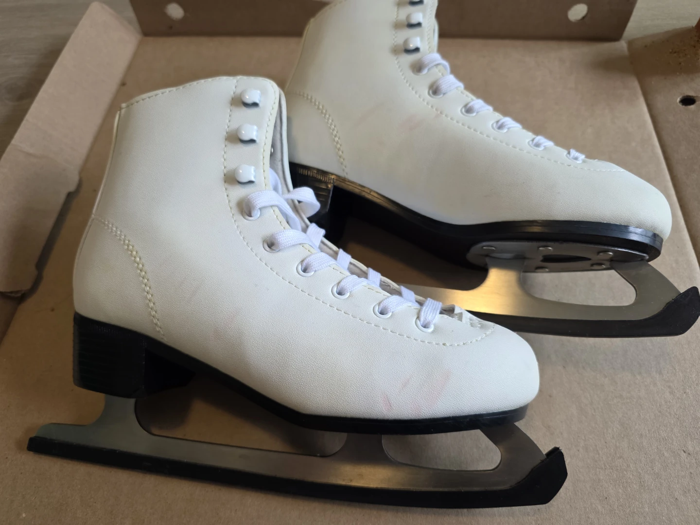 Decathlon Figure Skates Size US W6.5