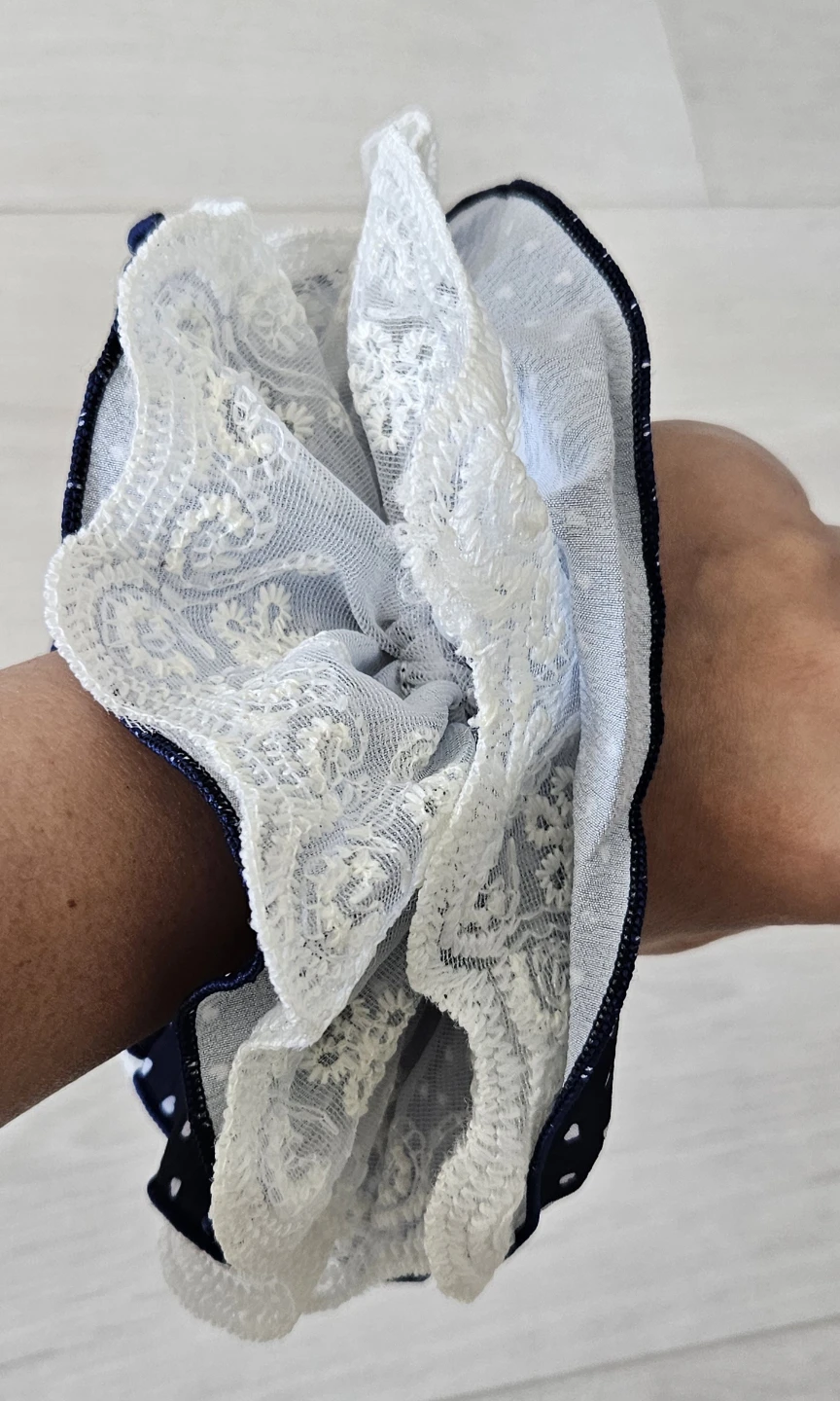 Navy Blue Heart Pattern Scrunchie with Lace Detail - photo 3
