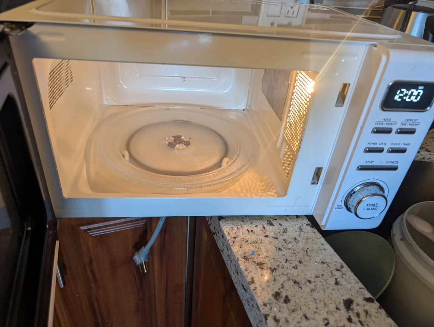 Galanz White Microwave - photo 3