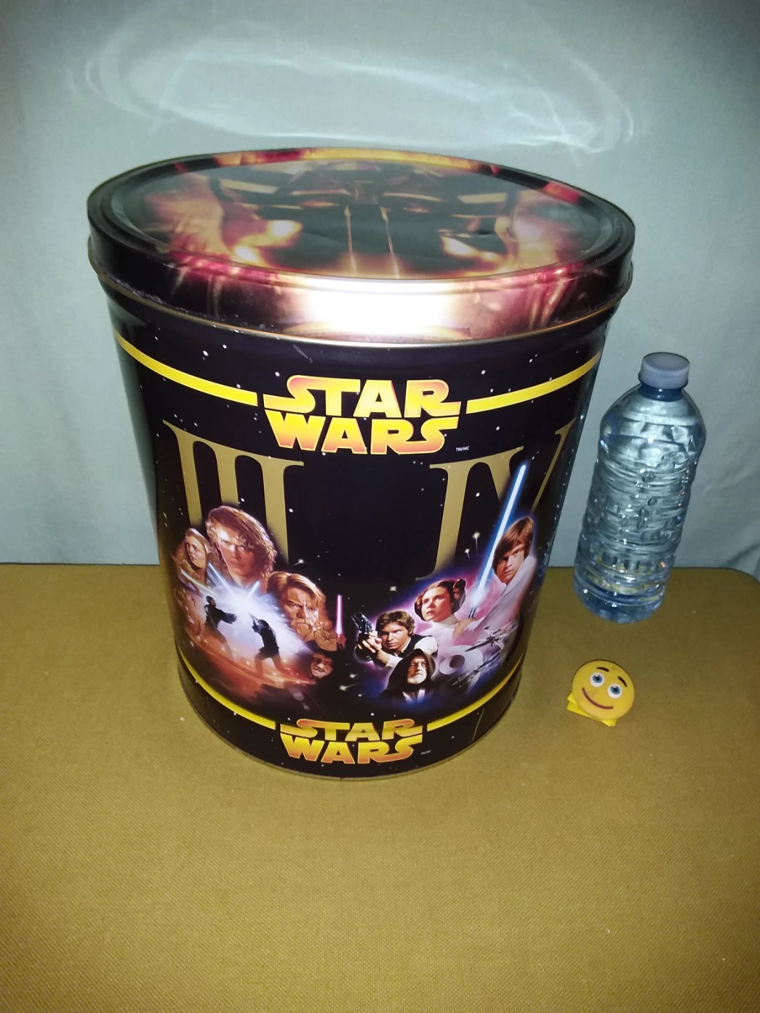 🏈 🗑️ Like 🆕 Star Wars Metal Storage Can 🗑️