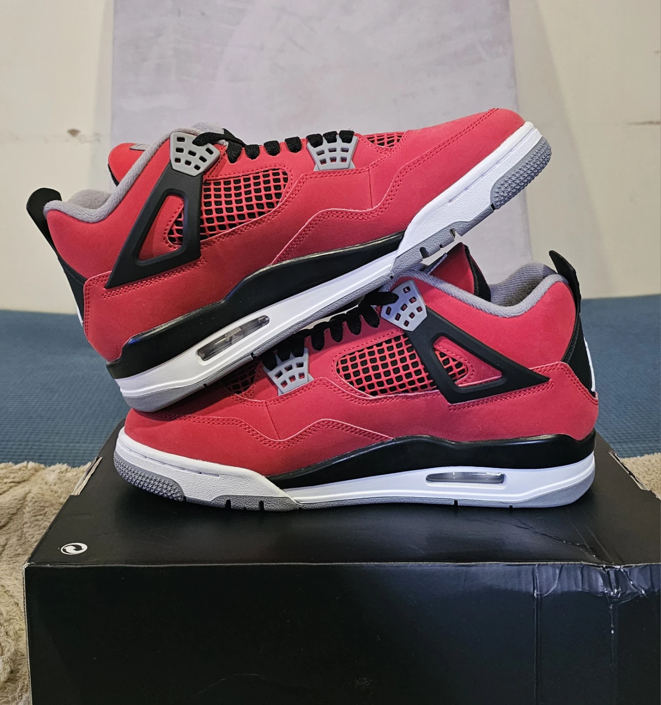 Brand New Jordan 4 Retro Toro Bravo (2026) - photo 2